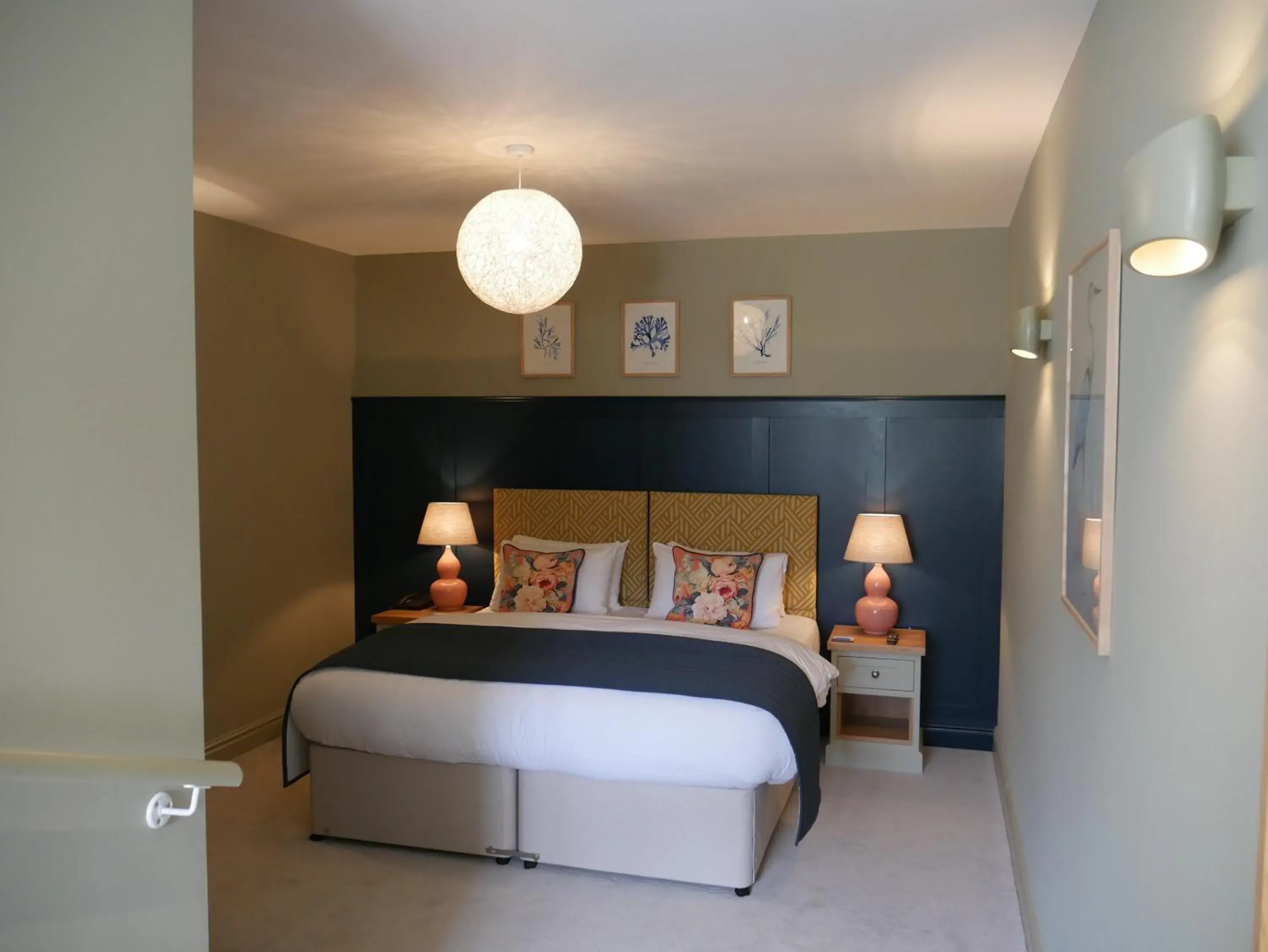 Deluxe Double Room with Shower in Caley Hall Deluxe Double Room with Shower in Caley Hall