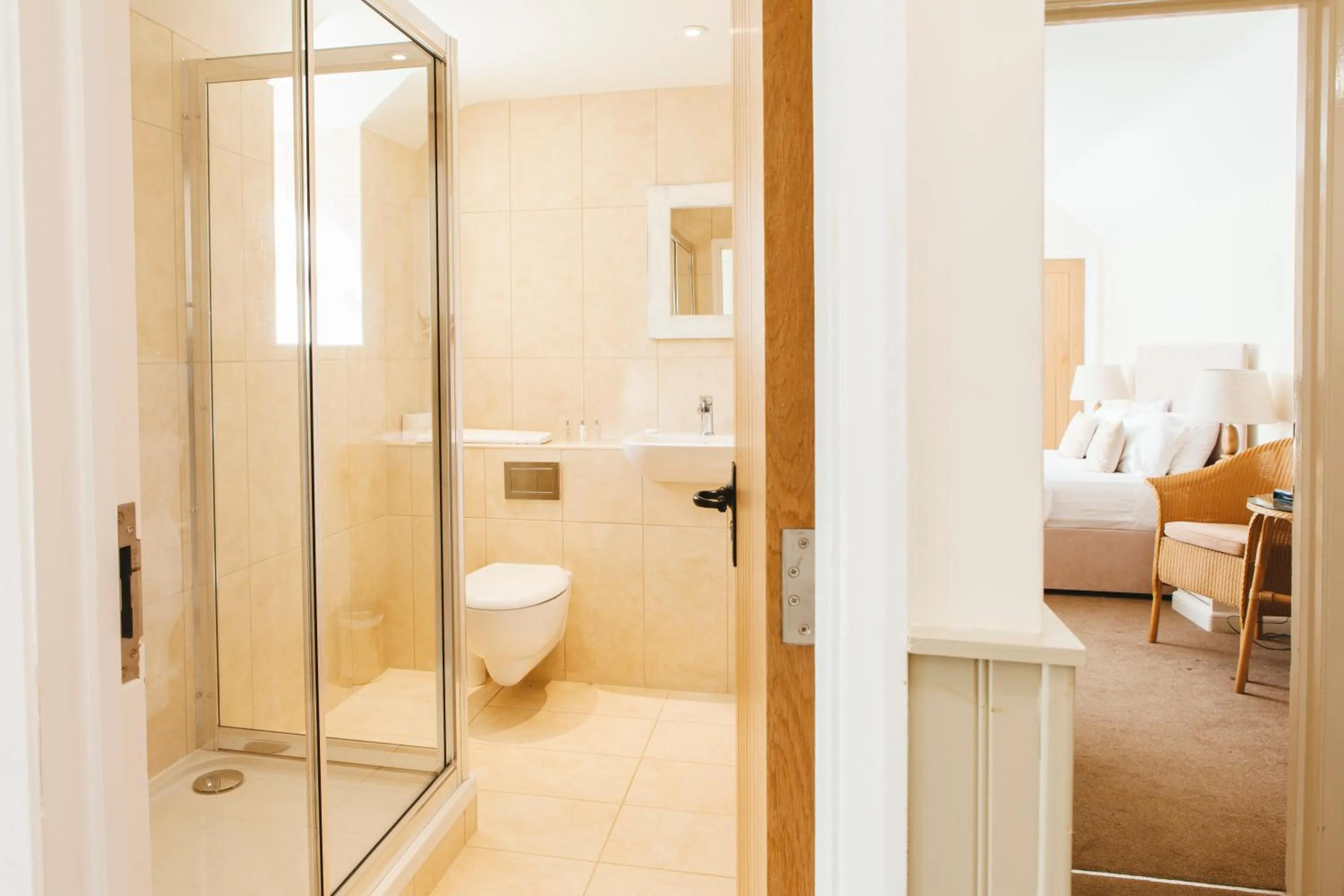 Bathroom, Bed in Caley Hall