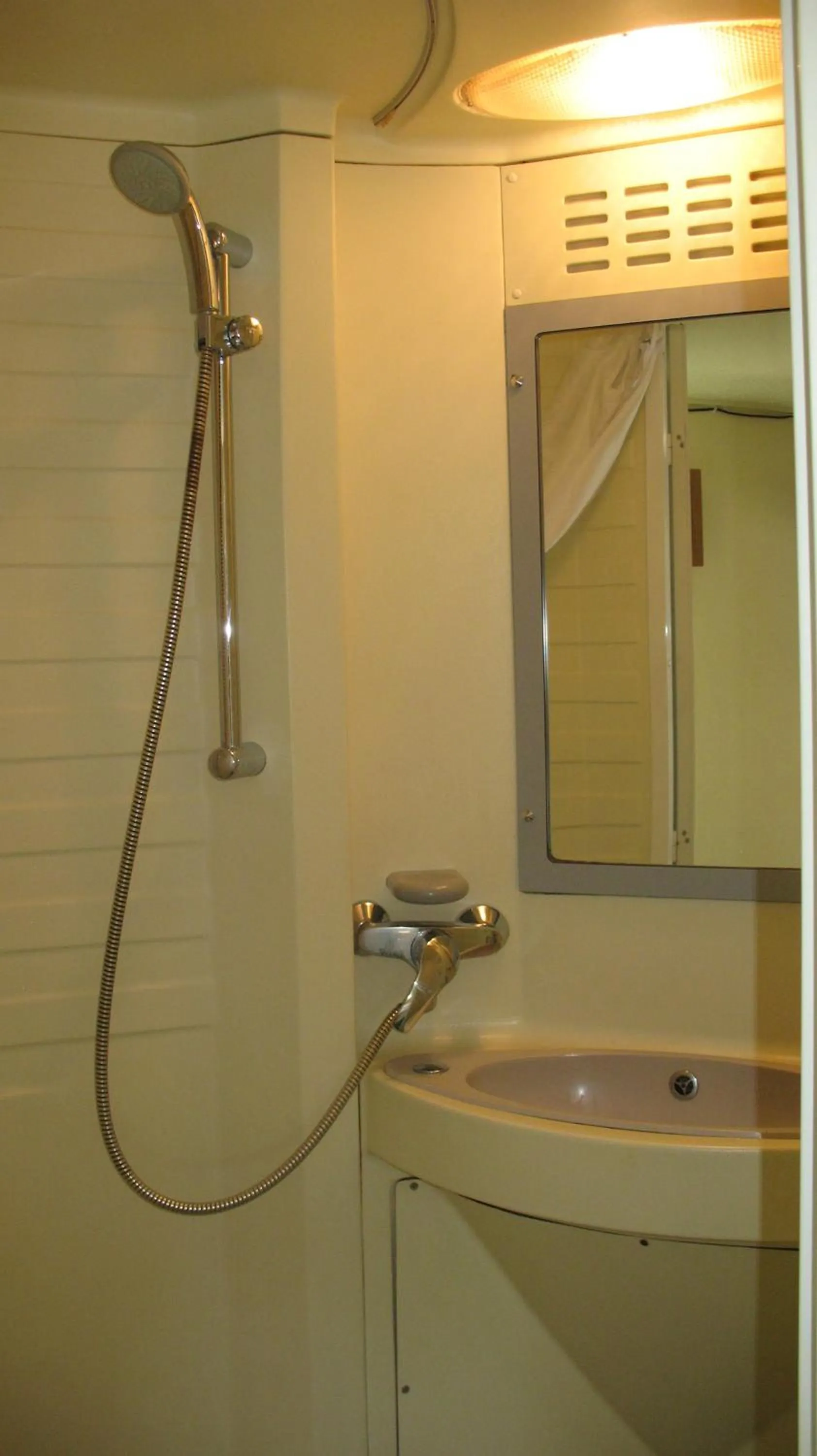 Bathroom in Fasthotel Montpellier Baillargues