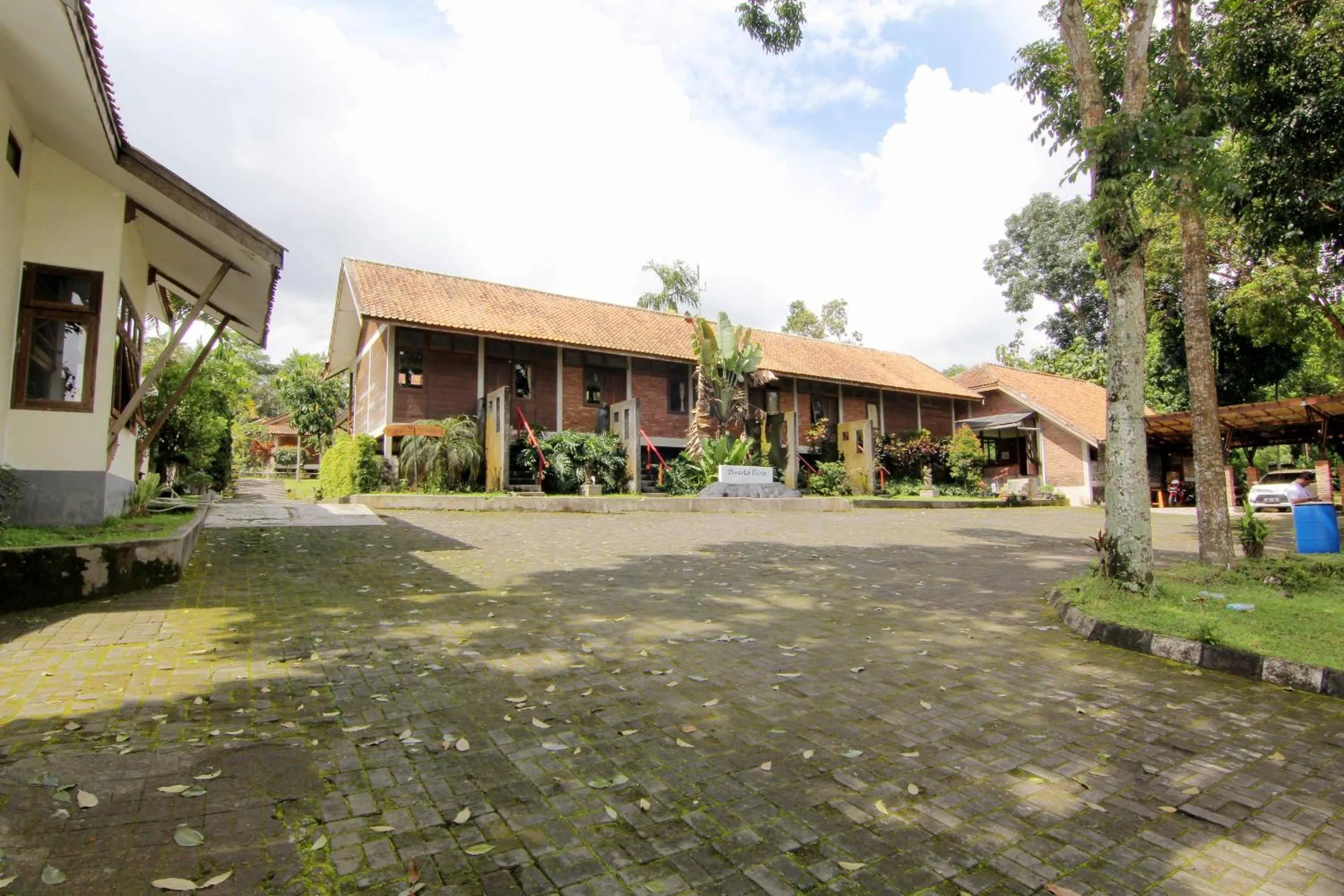 Property building in Disaster Oasis