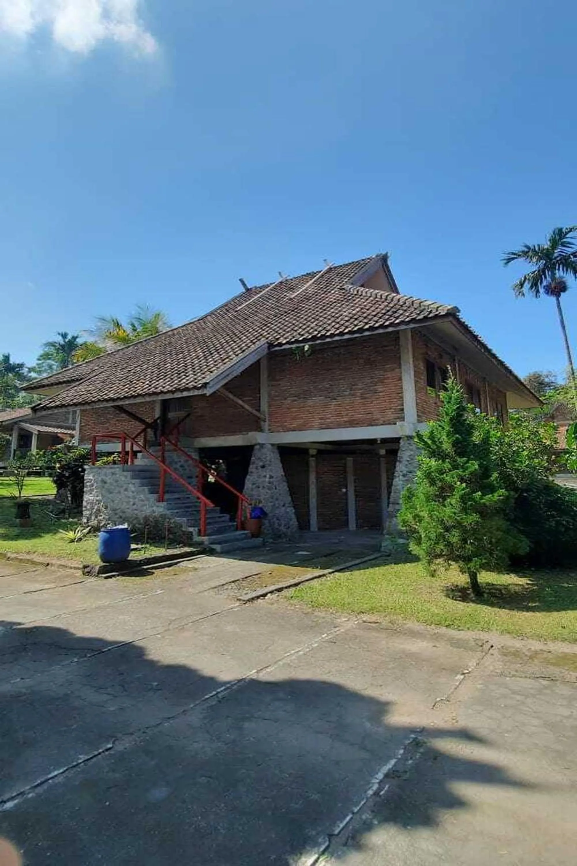 View (from property/room) in Disaster Oasis