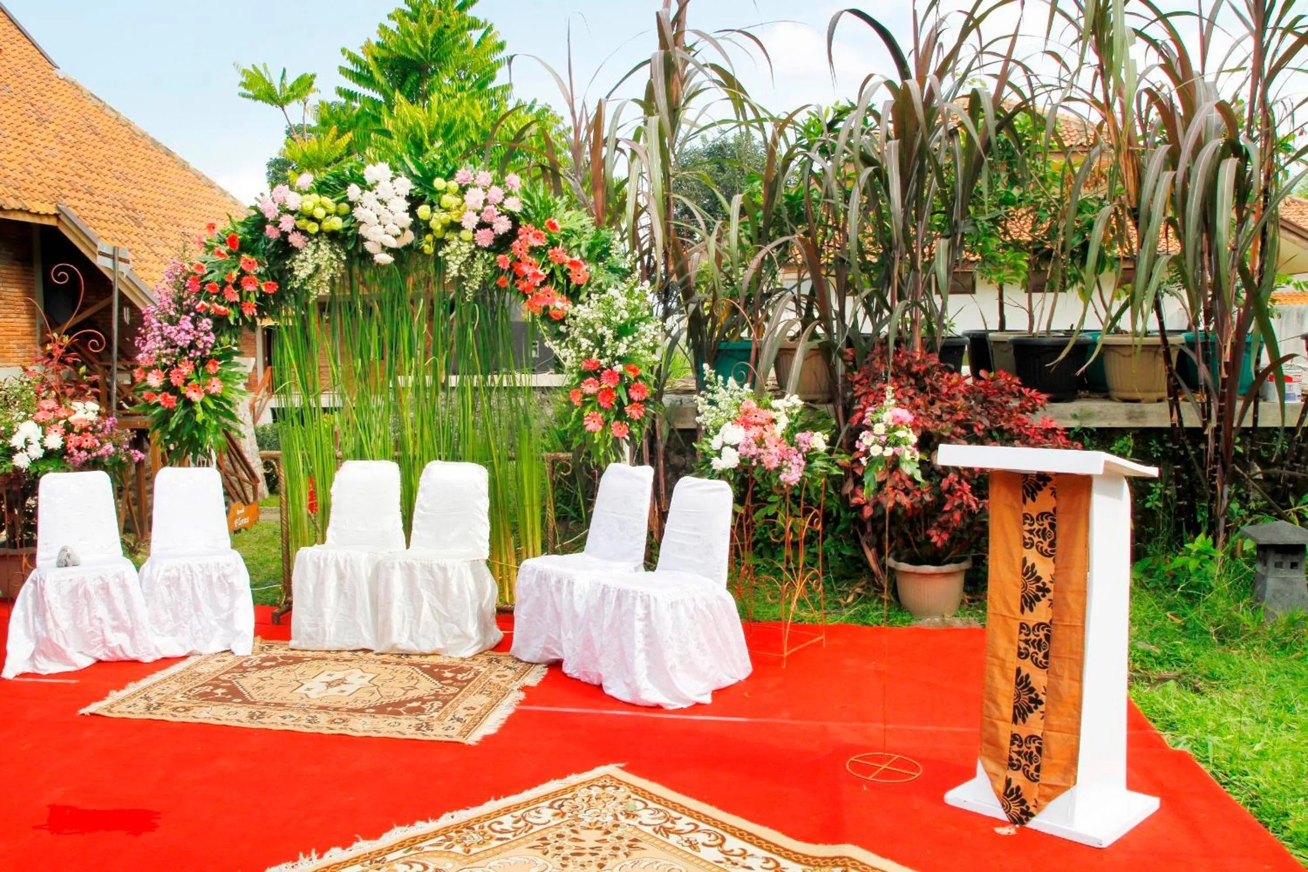 Banquet/Function facilities in Disaster Oasis