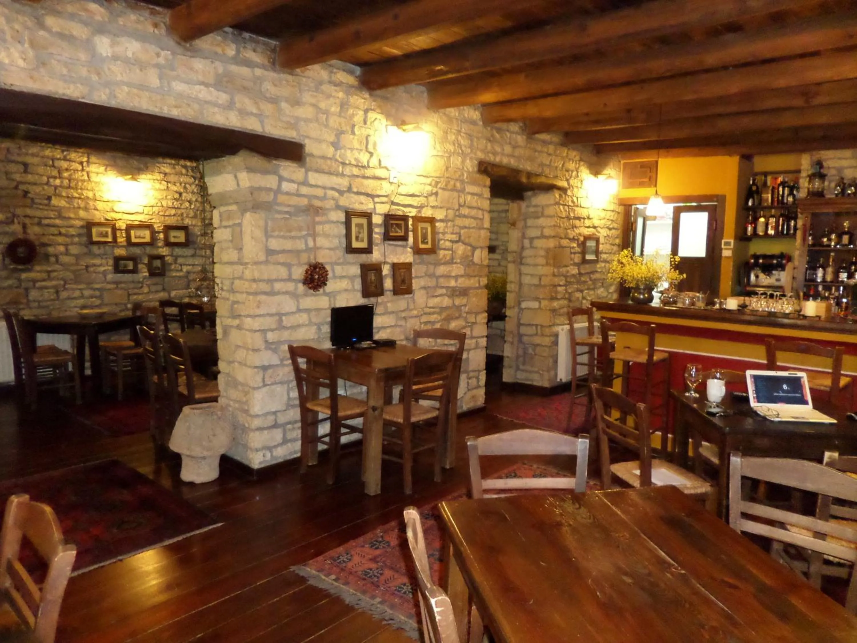 Lounge or bar in Arhontiko Aristis