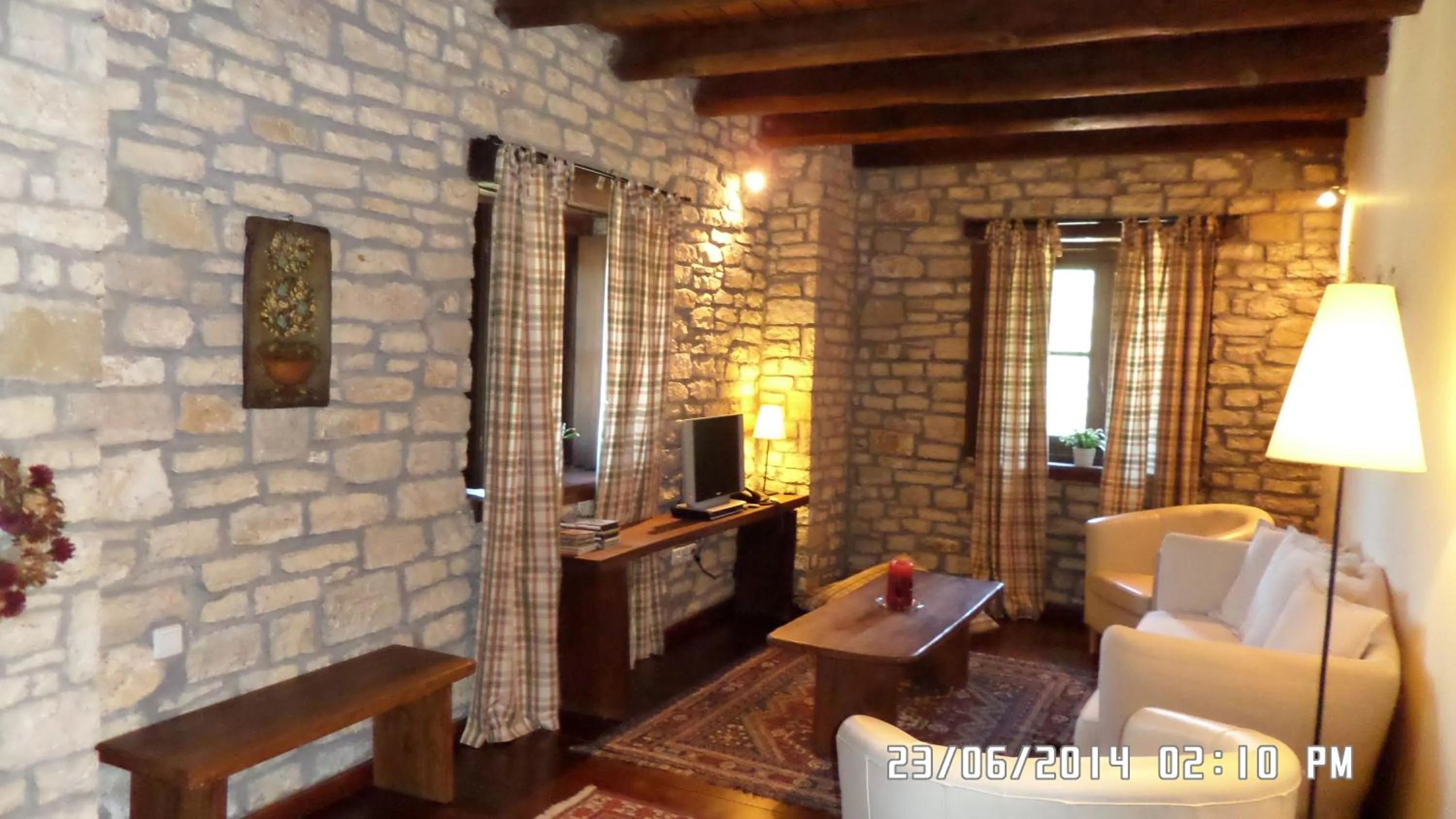 Photo of the whole room in Arhontiko Aristis