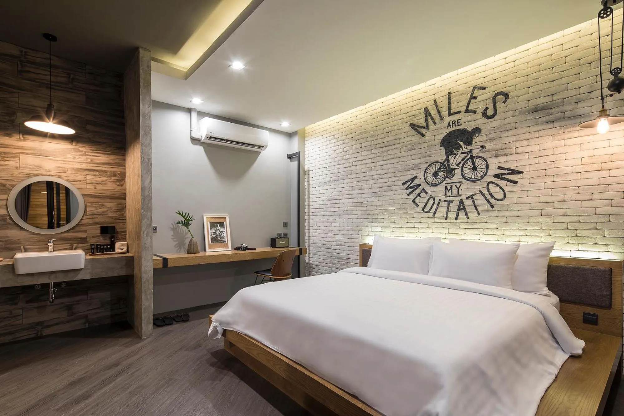 Bedroom, Bed in Wheeler Bed &Bike