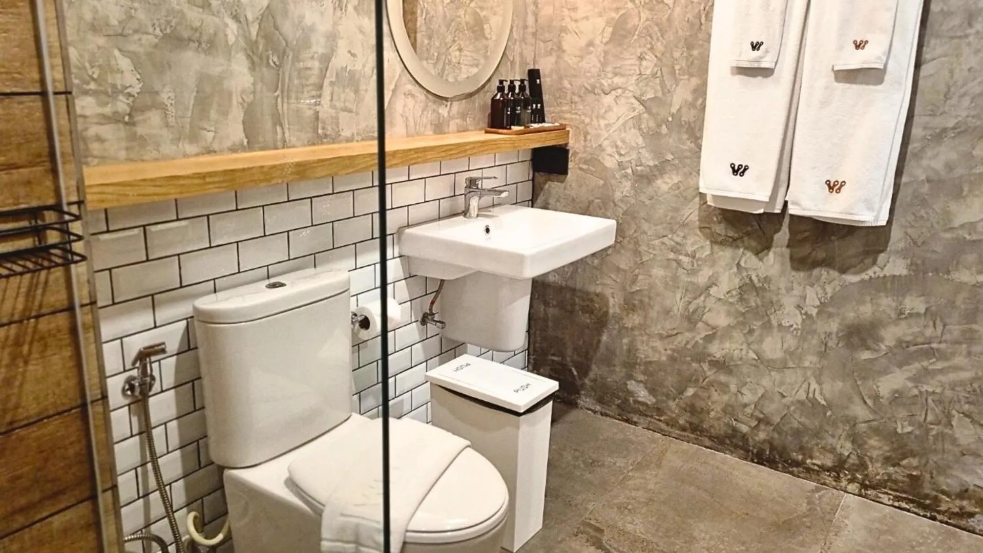 Bathroom in Wheeler Bed &Bike