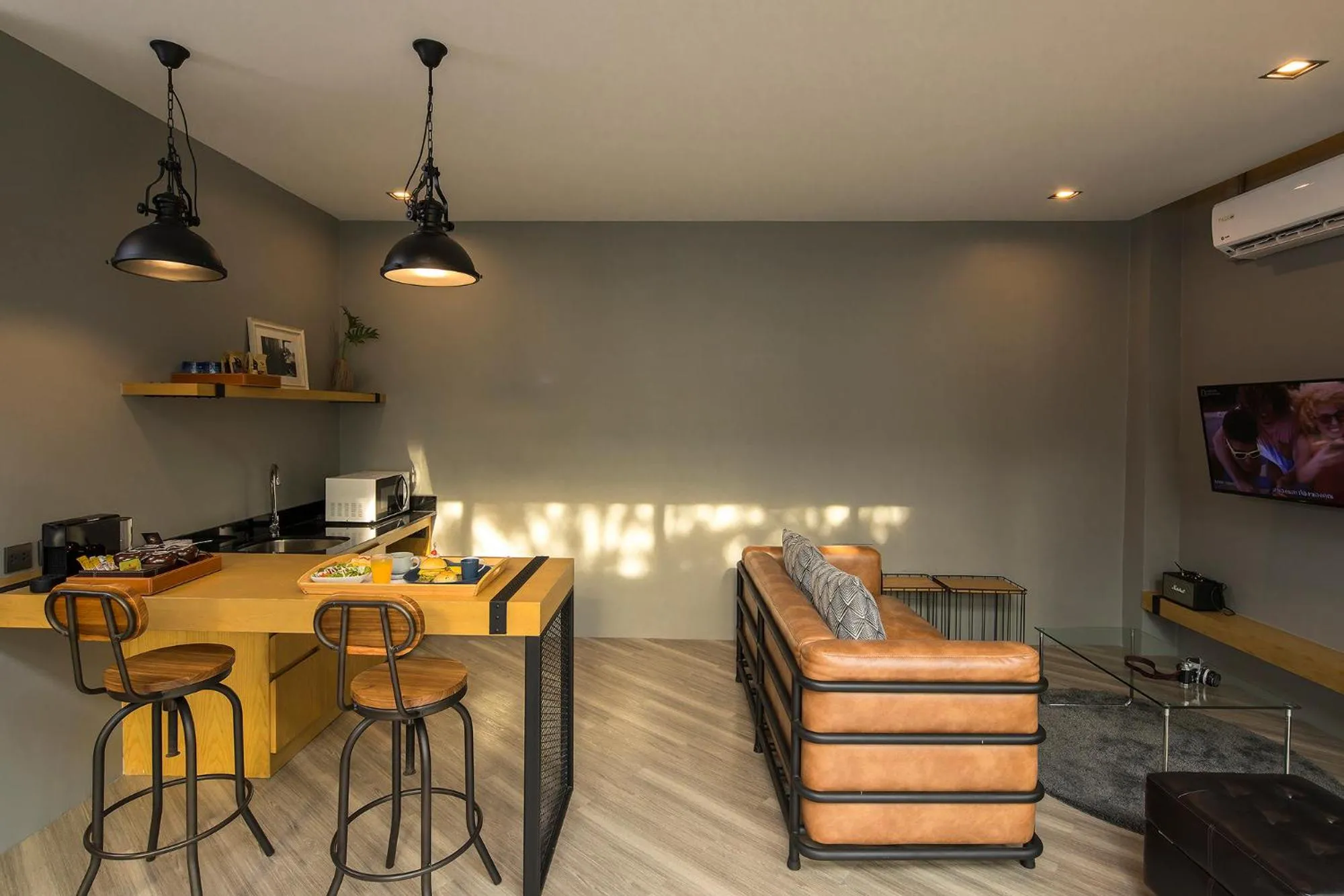 Kitchen or kitchenette in Wheeler Bed &Bike