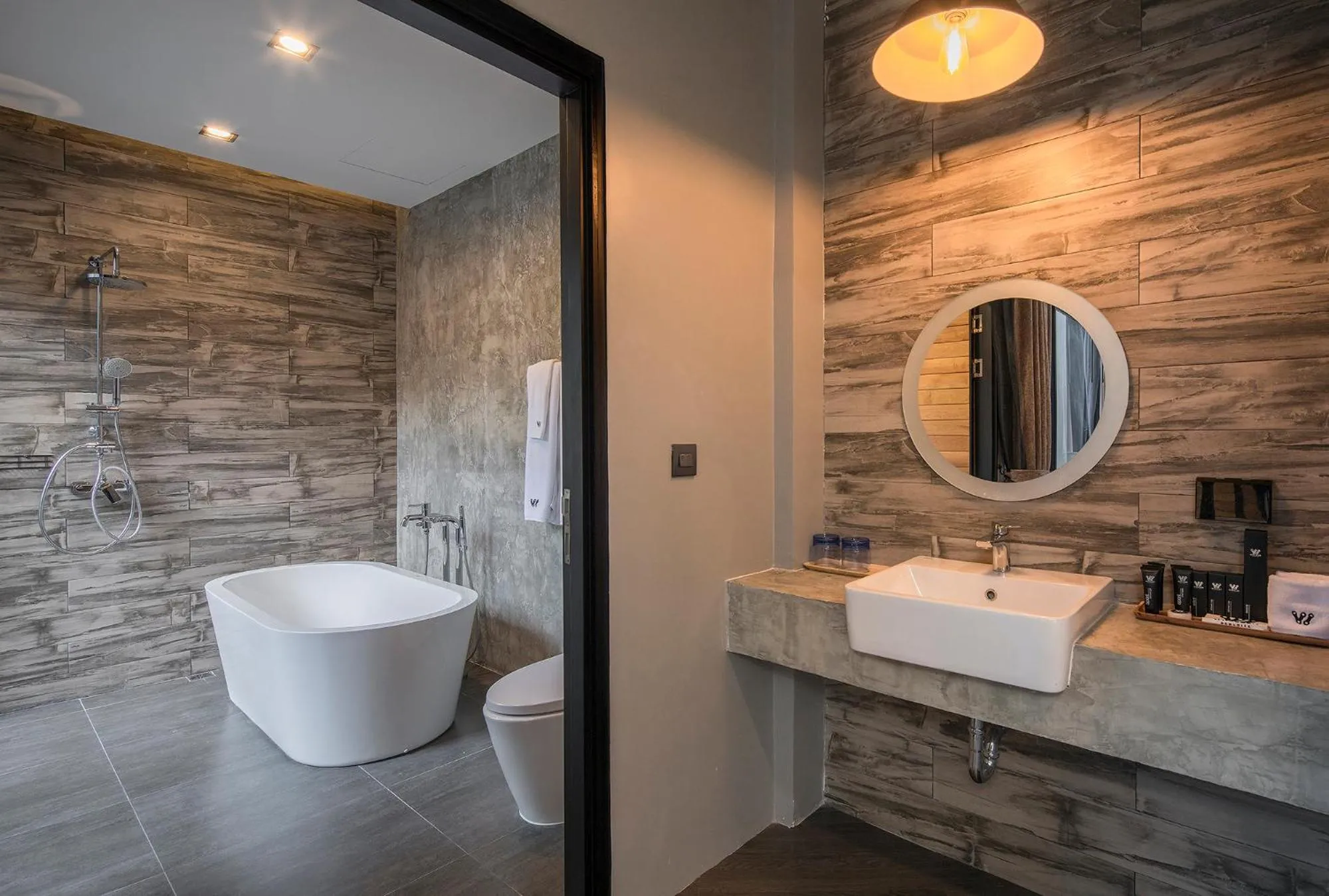 Bath in Wheeler Bed &Bike