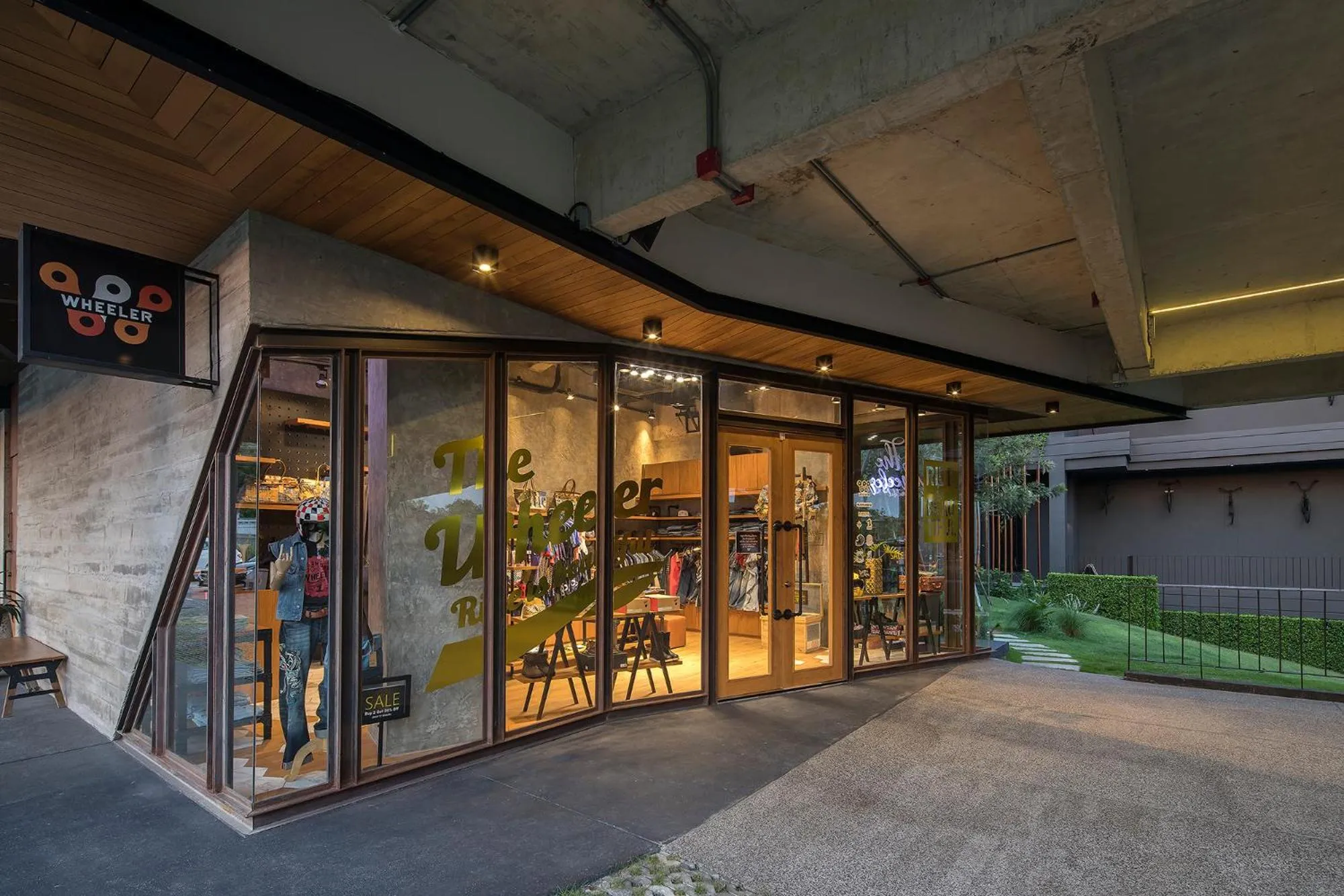 Restaurant/places to eat in Wheeler Bed &Bike