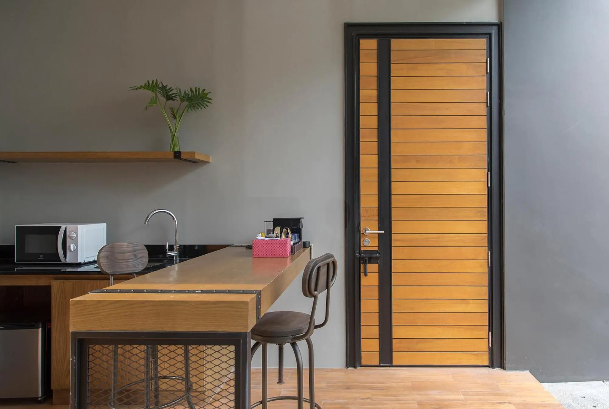 Kitchen or kitchenette in Wheeler Bed &Bike