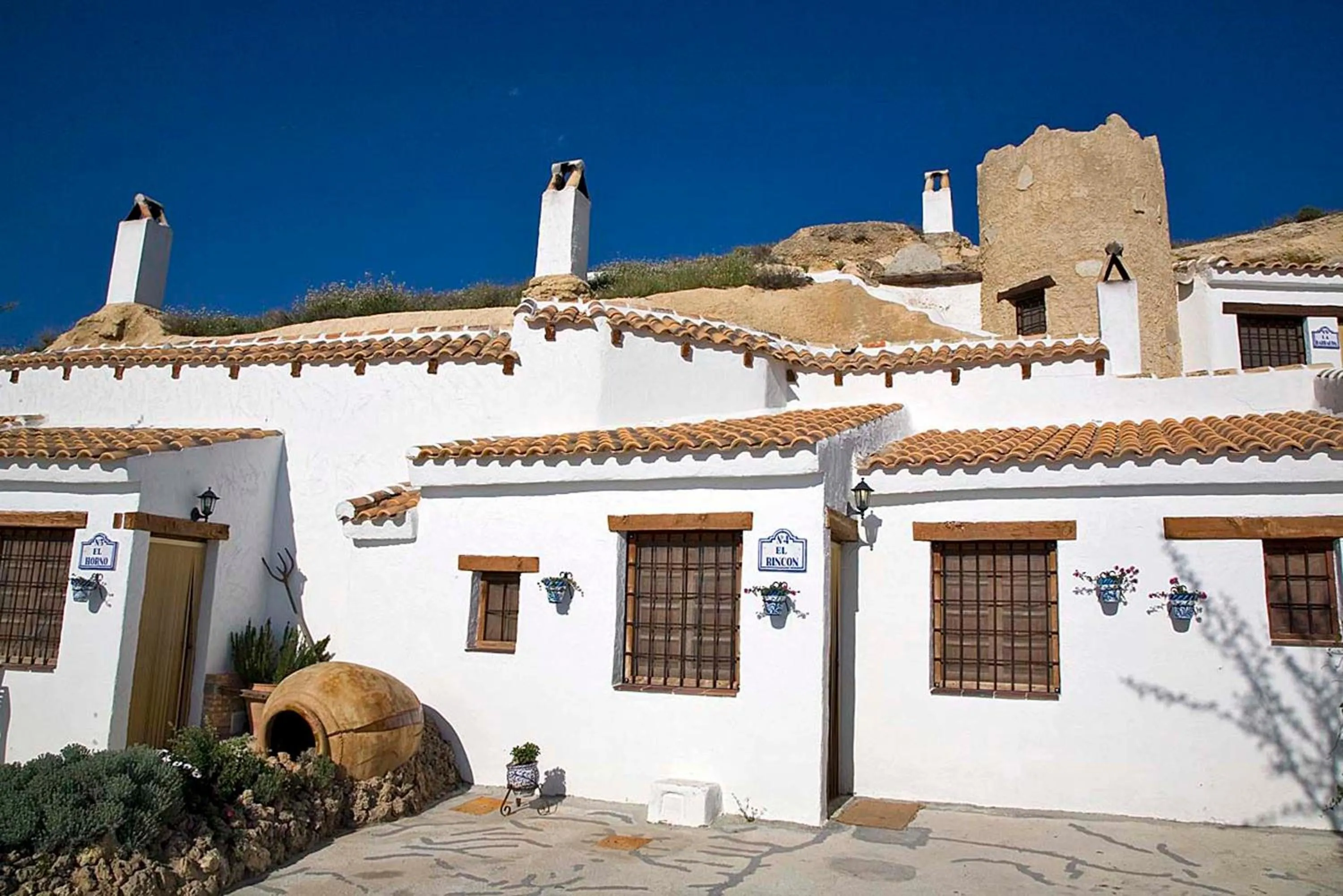 Facade/entrance in Cuevas La Atalaya