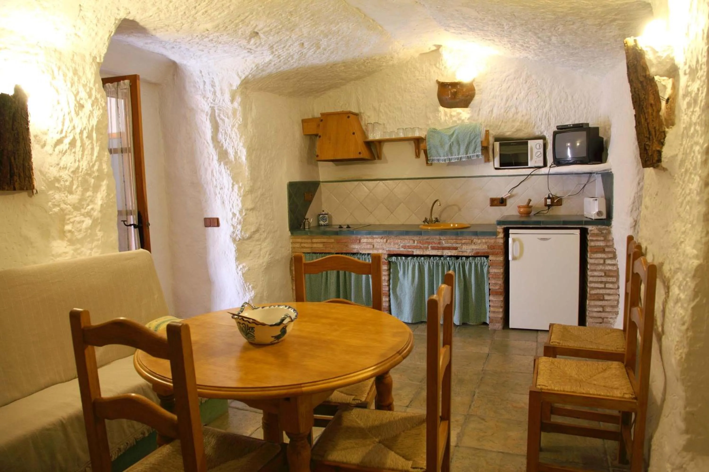 Photo of the whole room in Cuevas La Atalaya