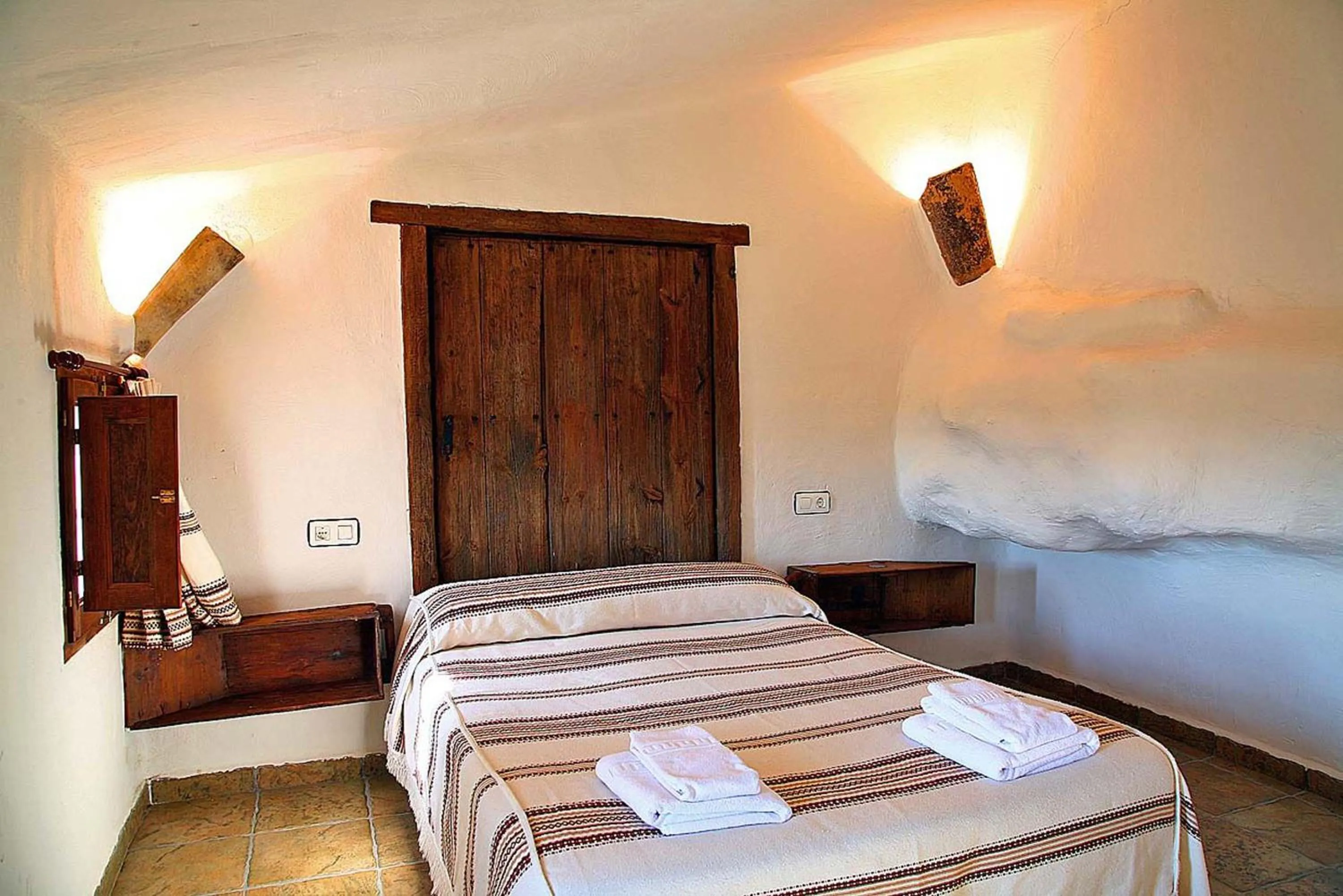 Bed in Cuevas La Atalaya