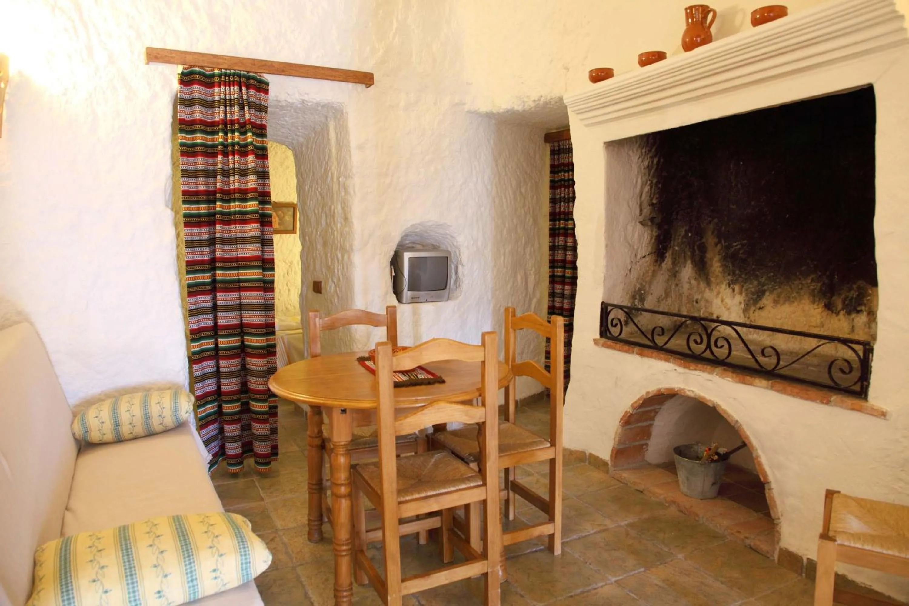Seating area in Cuevas La Atalaya