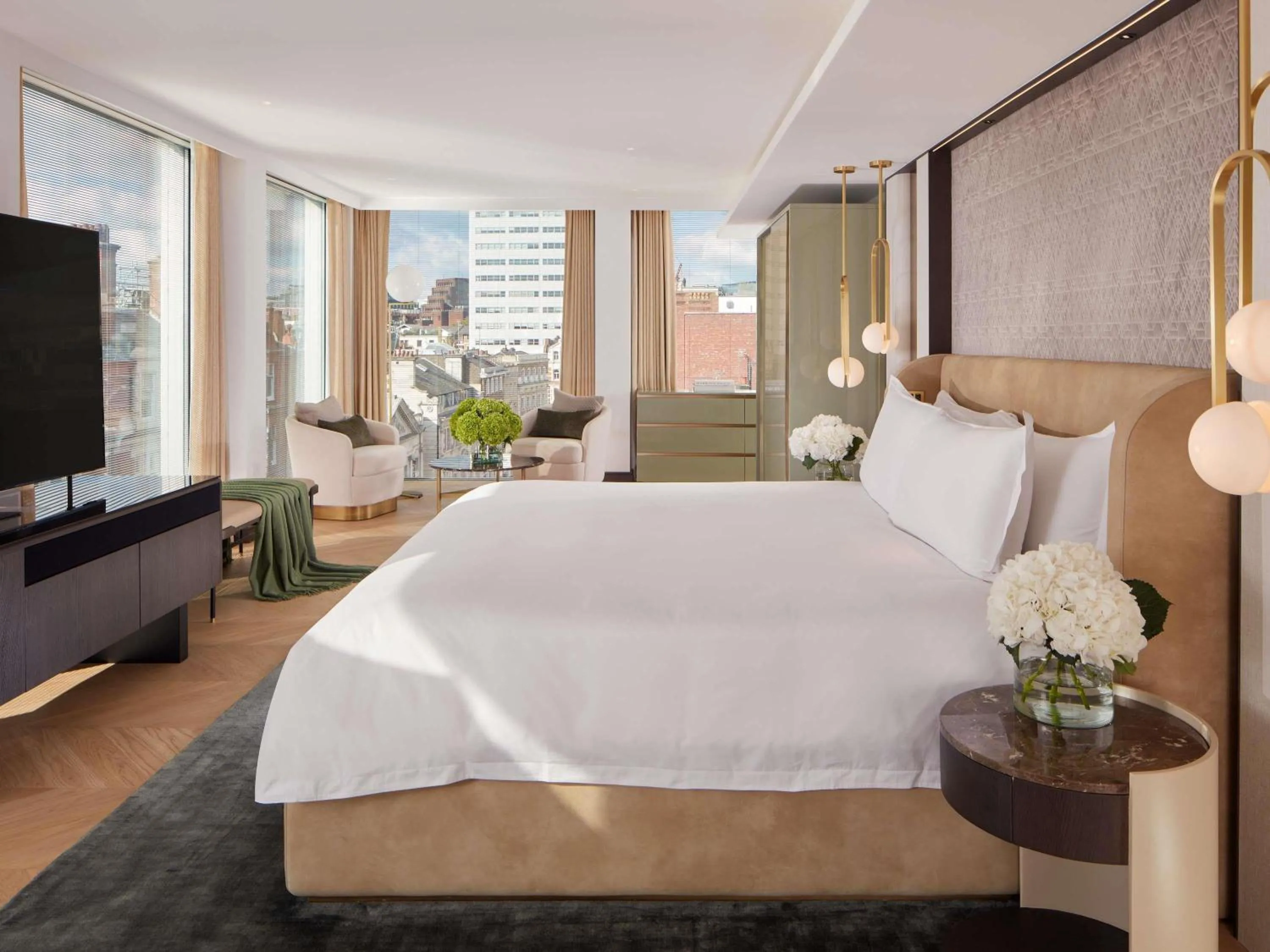 Bedroom, Bed in St Martins Lane London