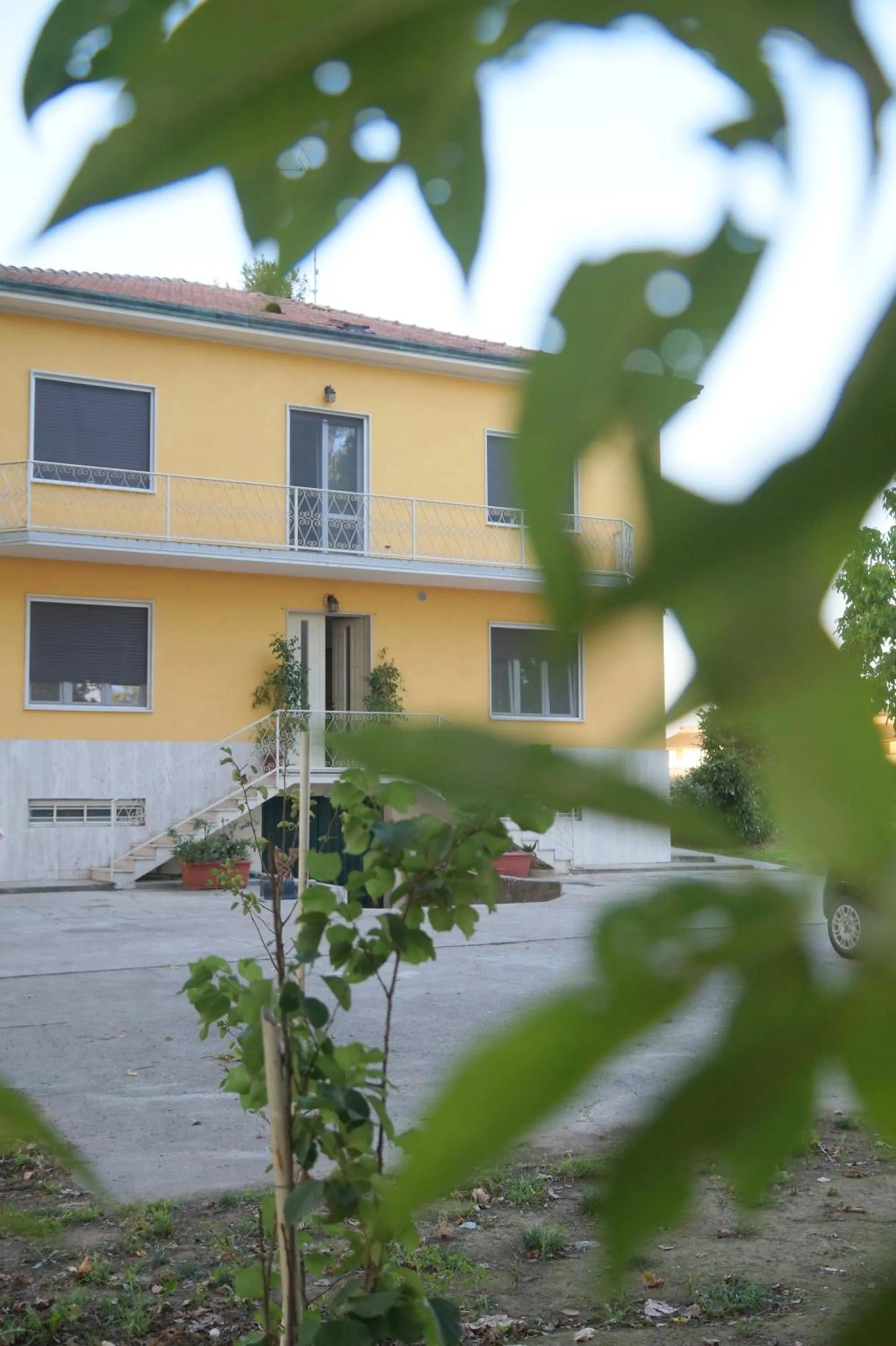 Facade/entrance in NOEMI & JULIENNE