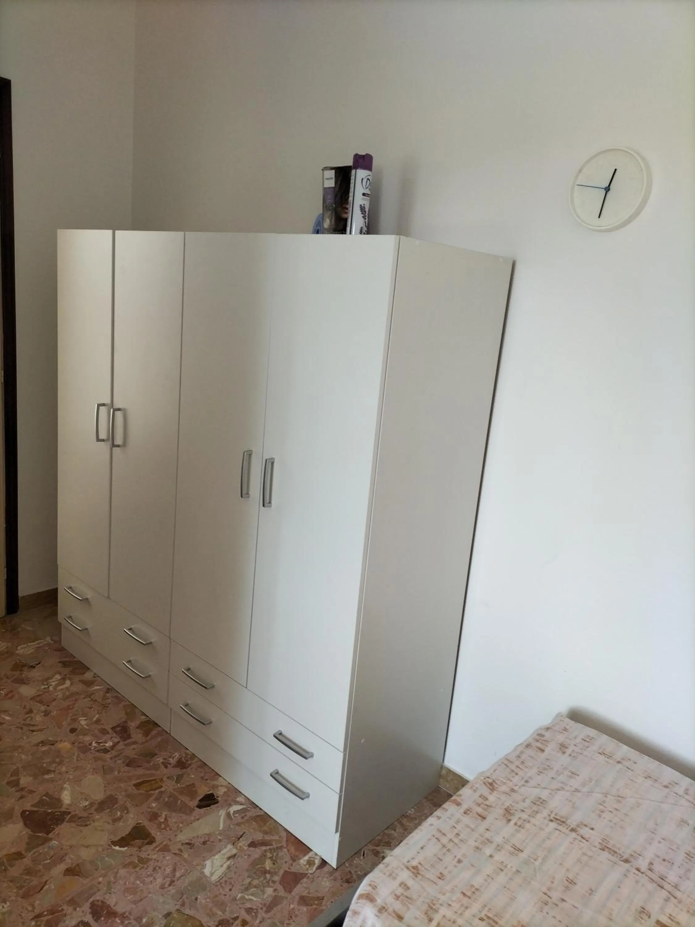 wardrobe in NOEMI & JULIENNE