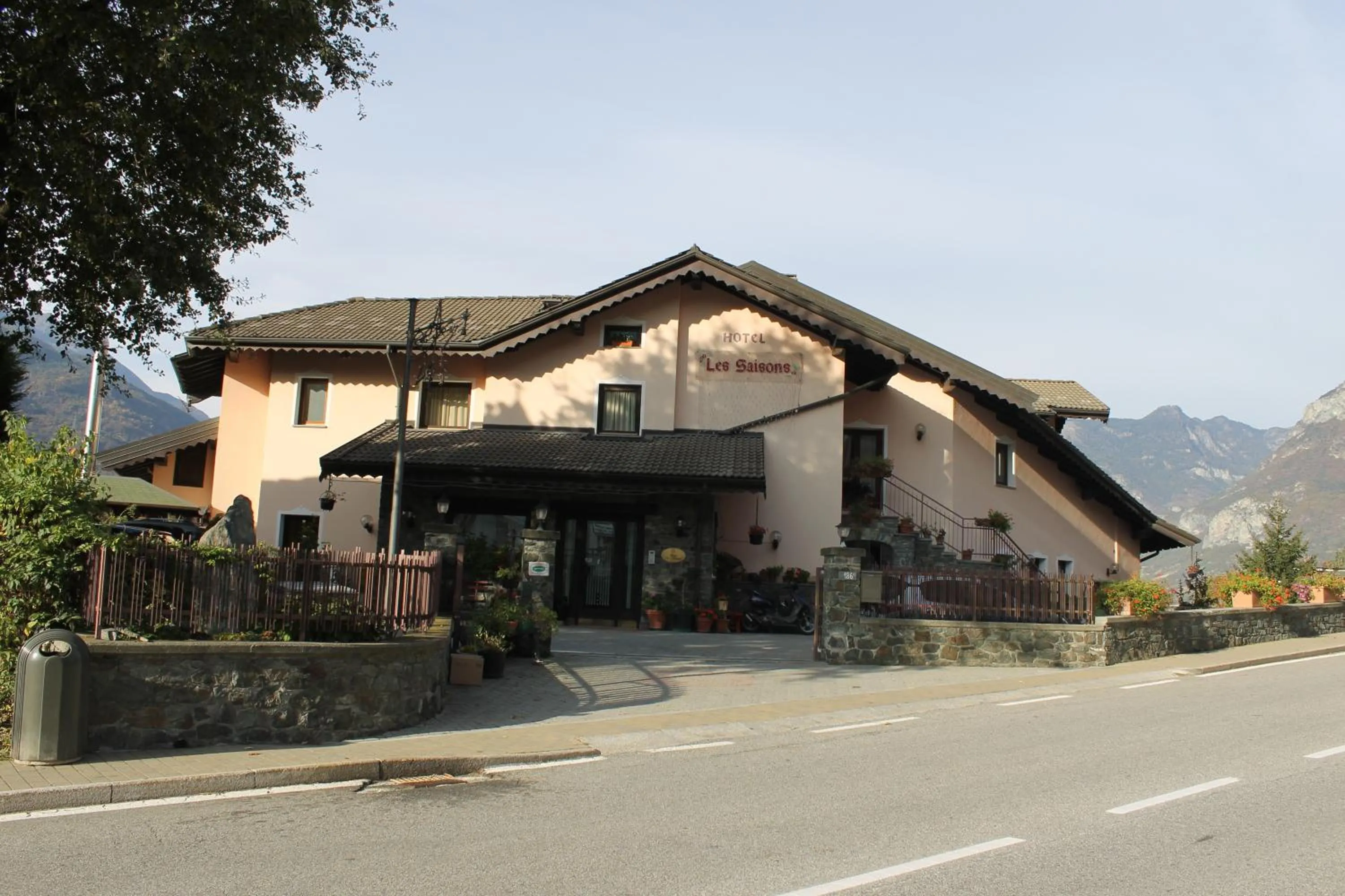 Facade/entrance in Hotel Les Saisons