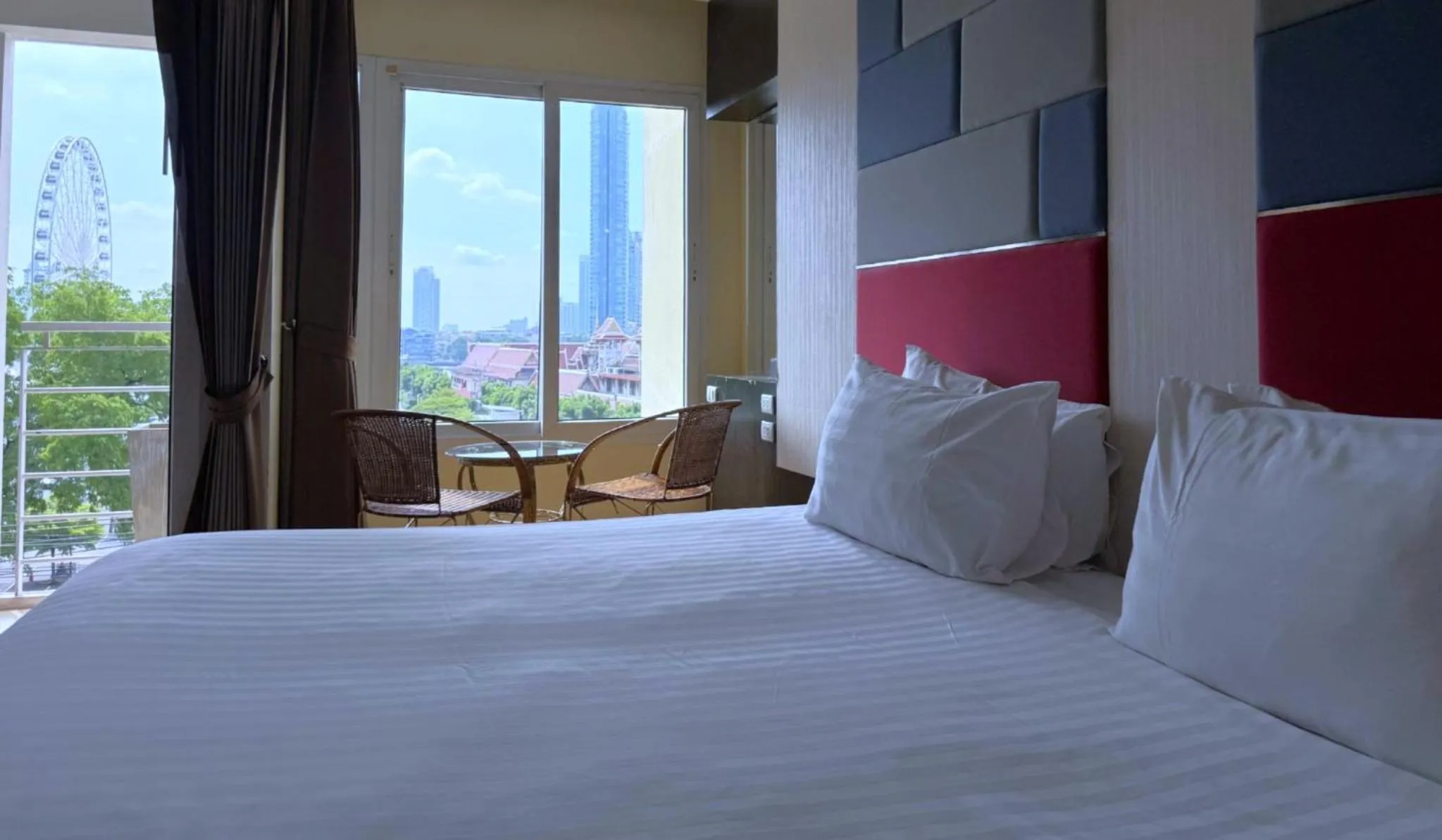 Landmark view, Bed in The Sunreno Hotel Bangkok