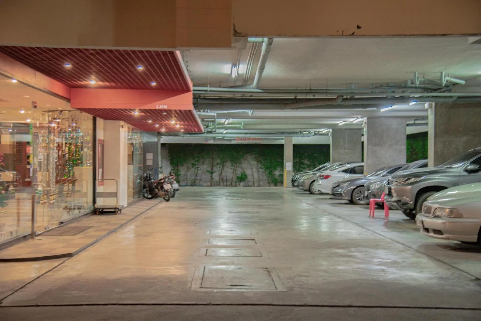 Parking in The Sunreno Hotel Bangkok