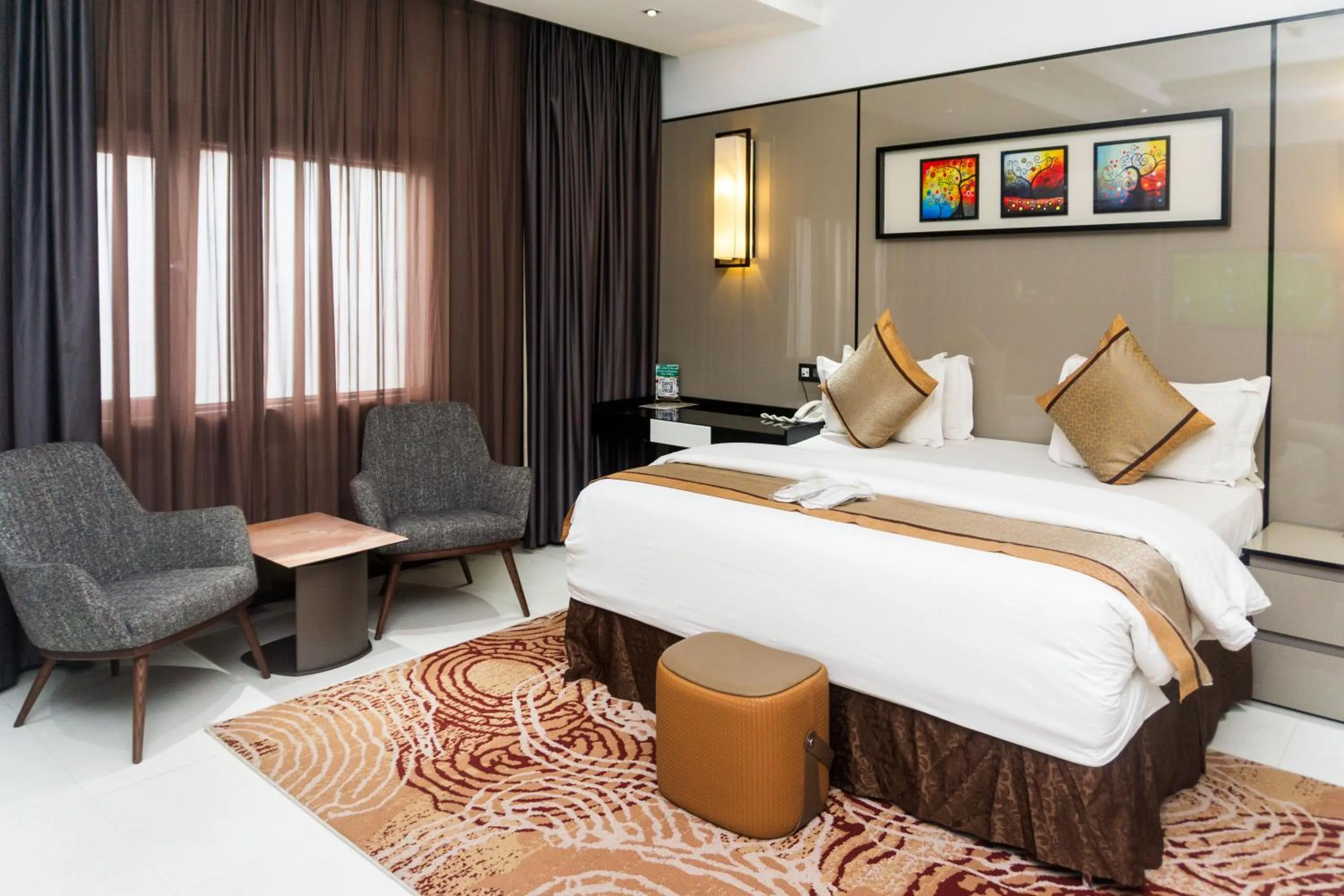 Photo of the whole room, Bed in GreenPoint Hotel