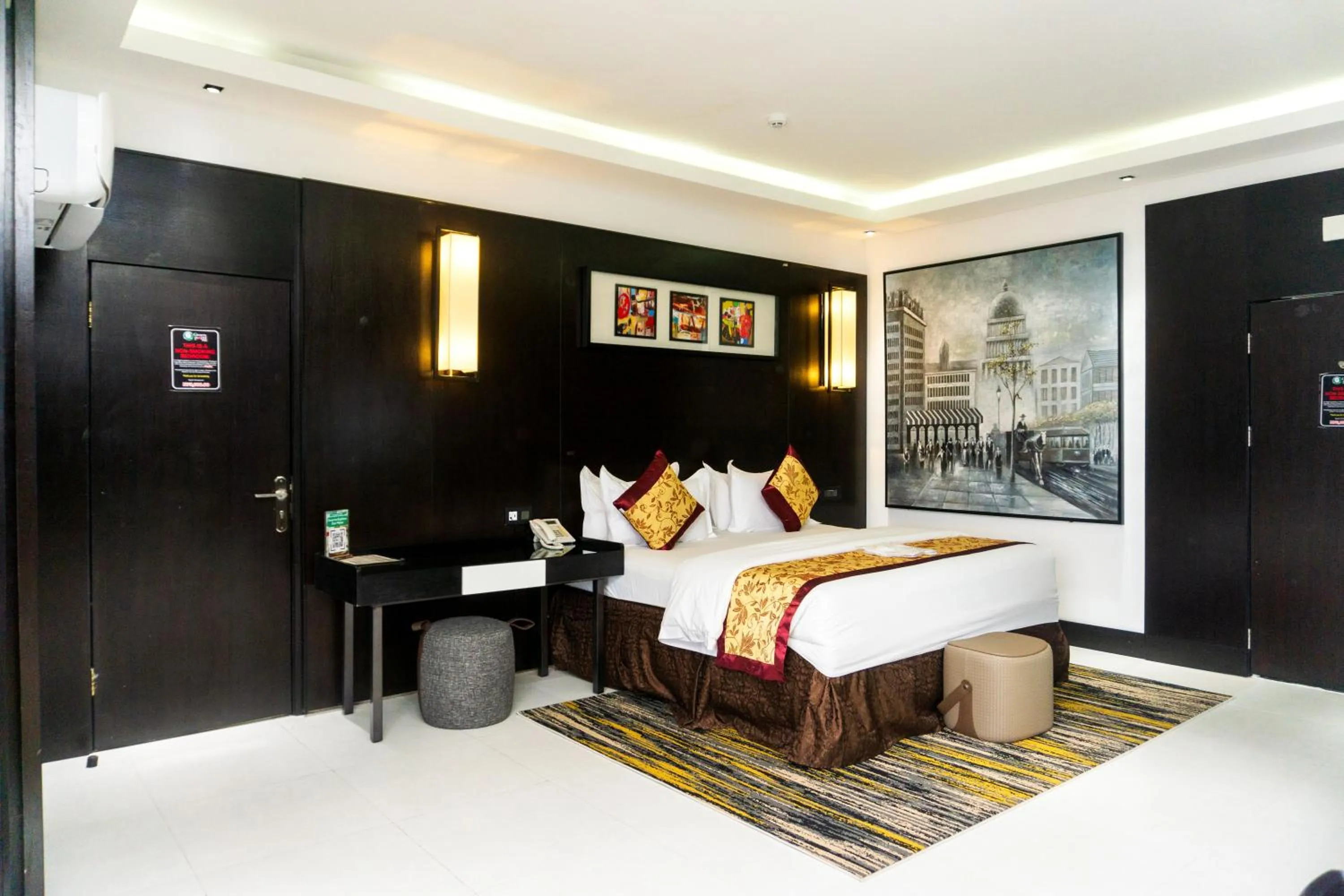 Bed in GreenPoint Hotel