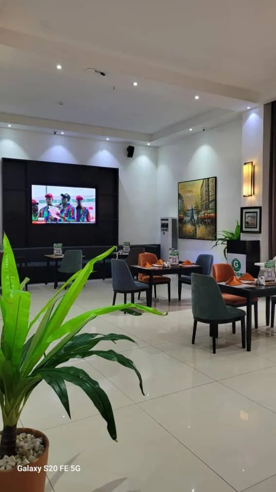 Restaurant/places to eat in GreenPoint Hotel