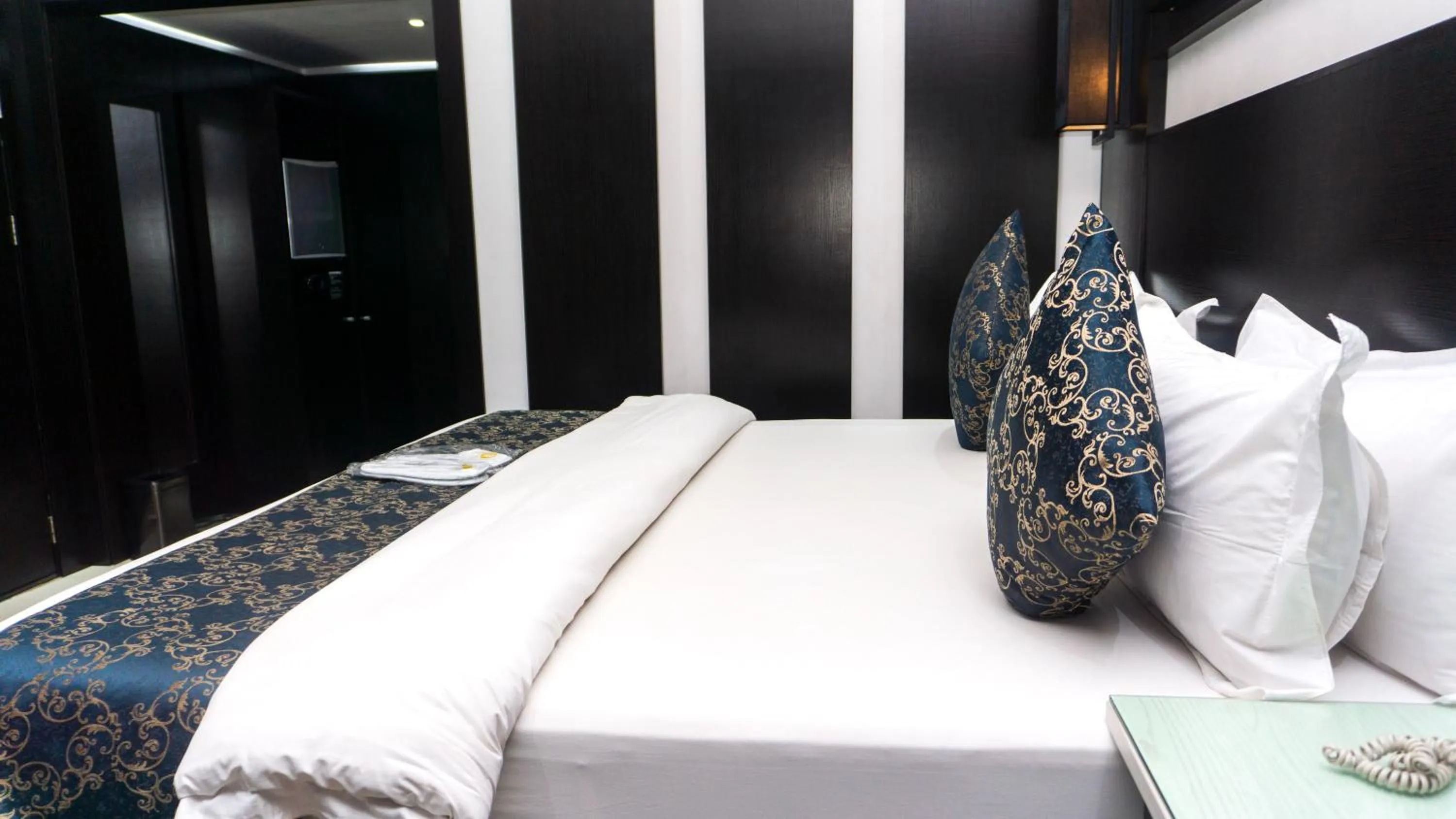 Bed in GreenPoint Hotel
