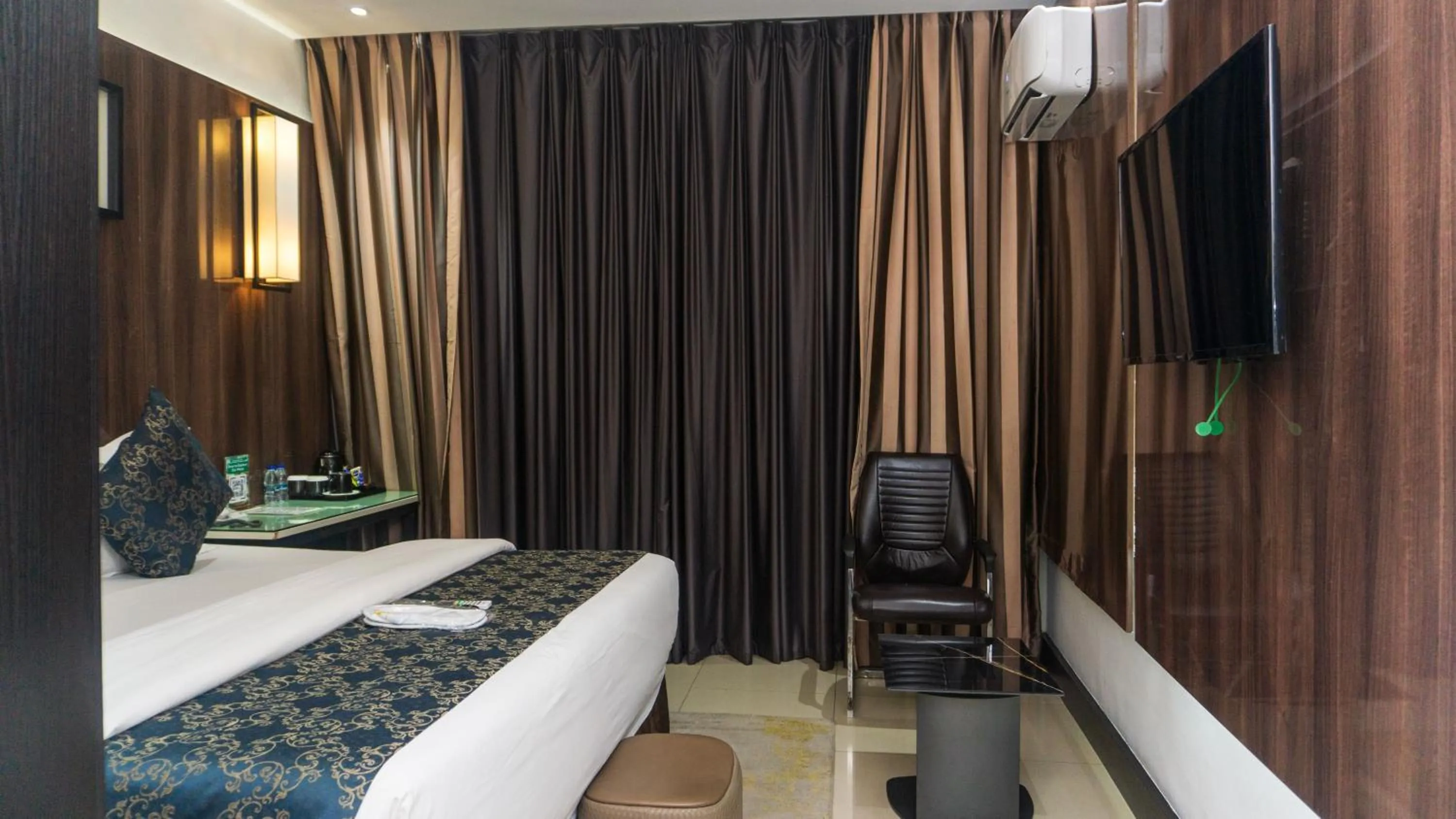 TV and multimedia, Bed in GreenPoint Hotel