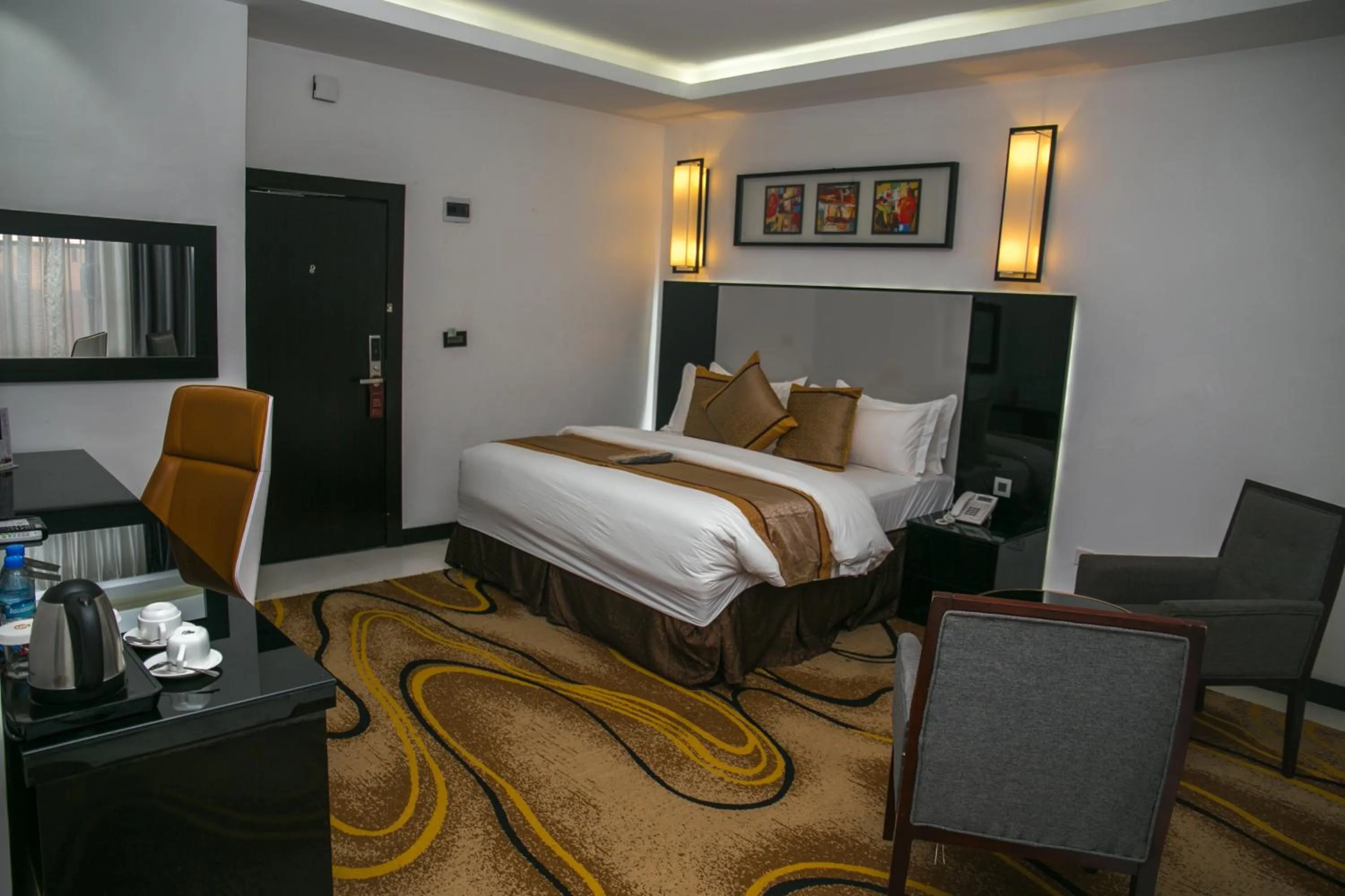 Bedroom, Bed in GreenPoint Hotel