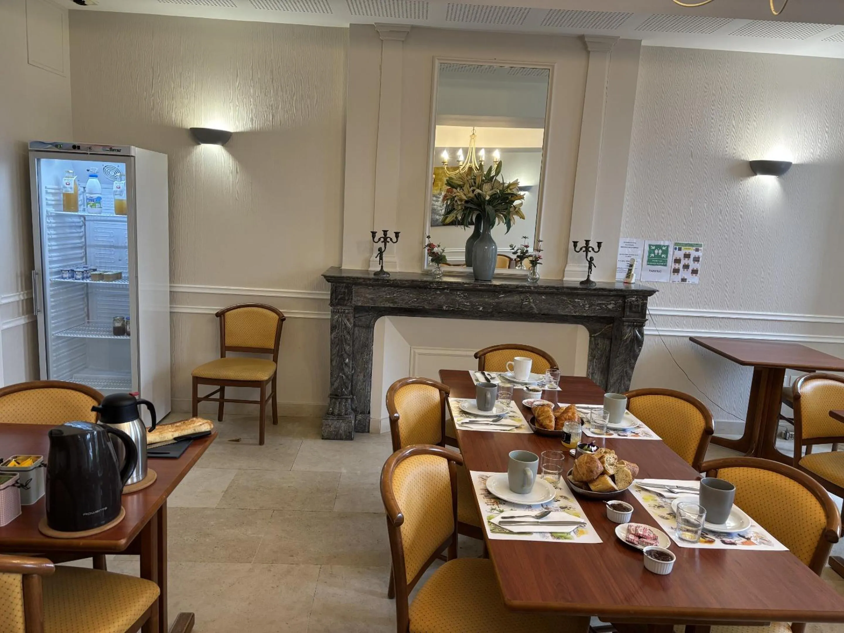 Breakfast in Château du Bourg