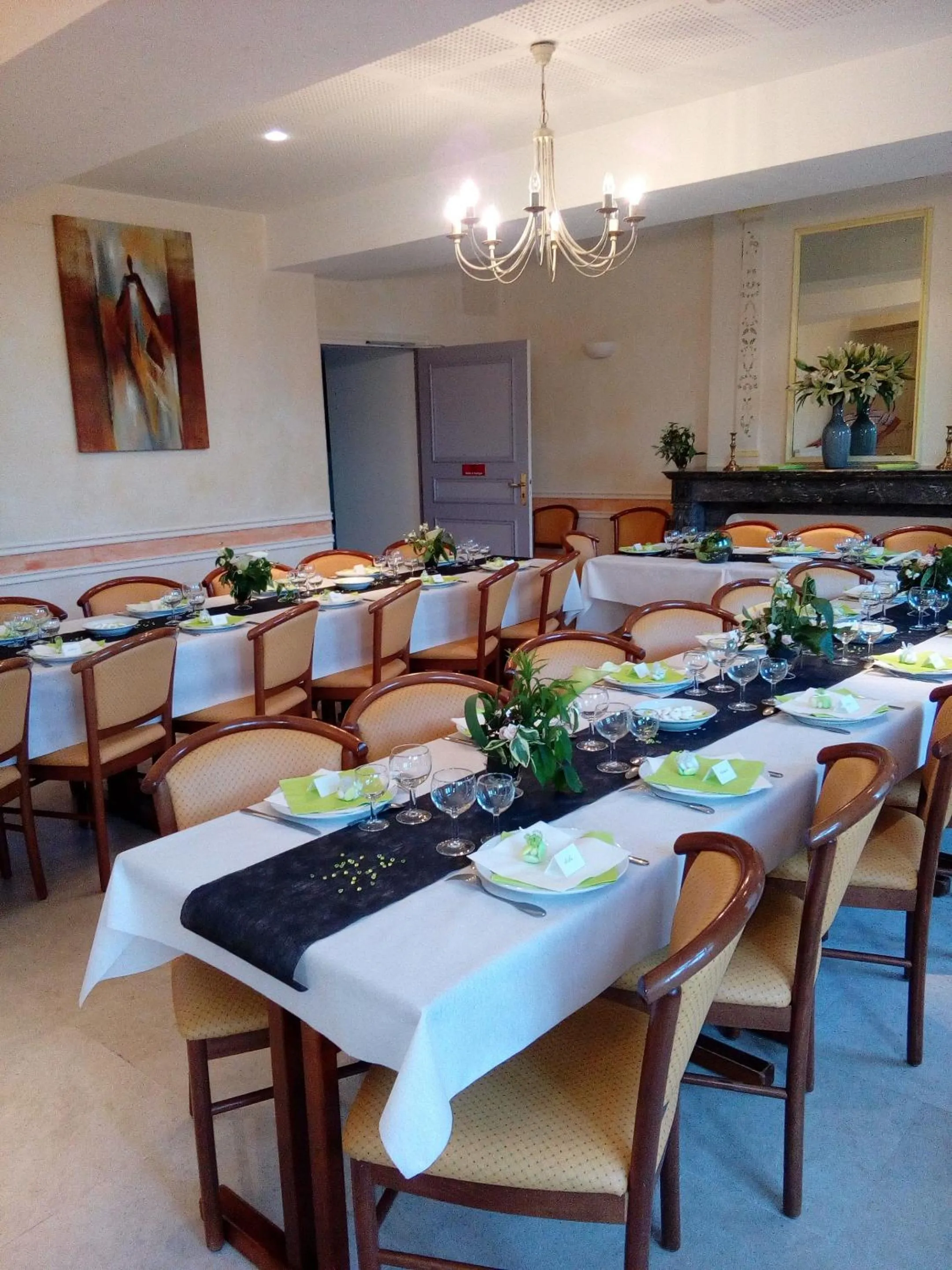Dining area in Château du Bourg