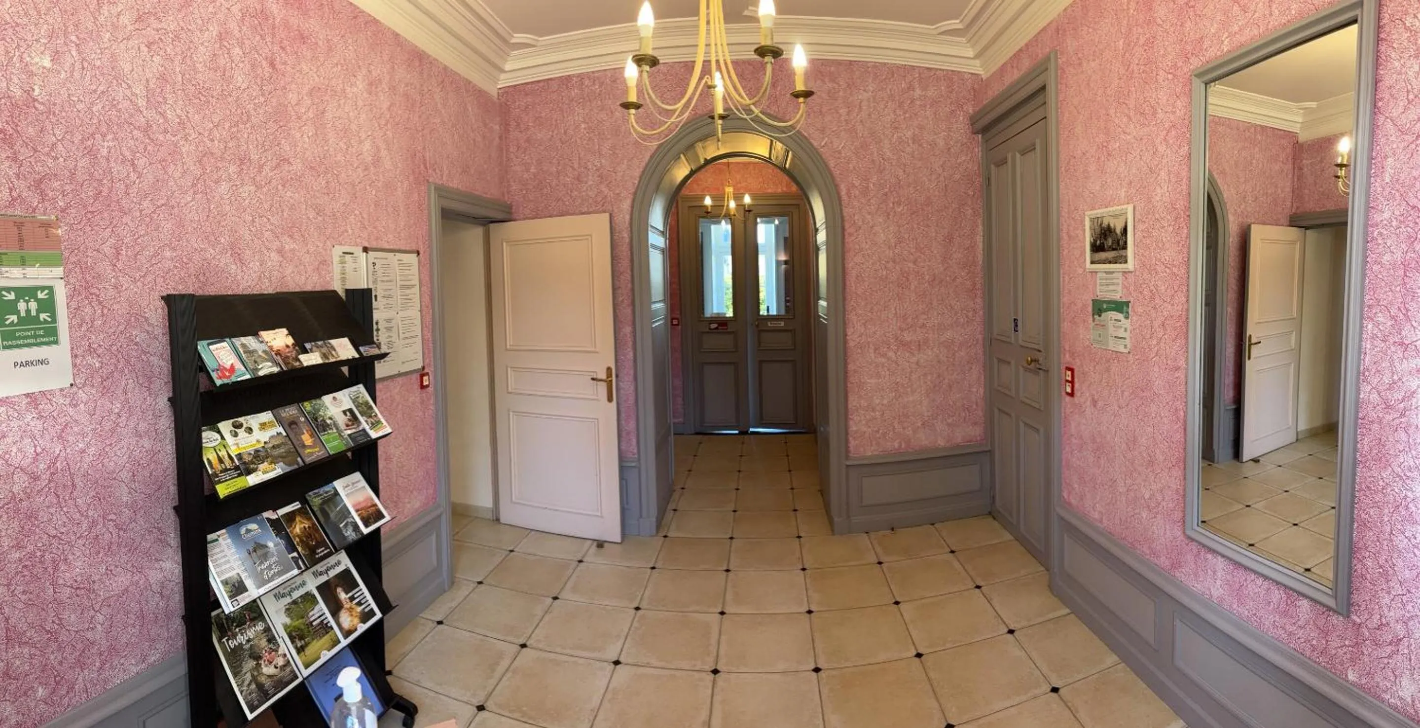Lobby or reception in Château du Bourg