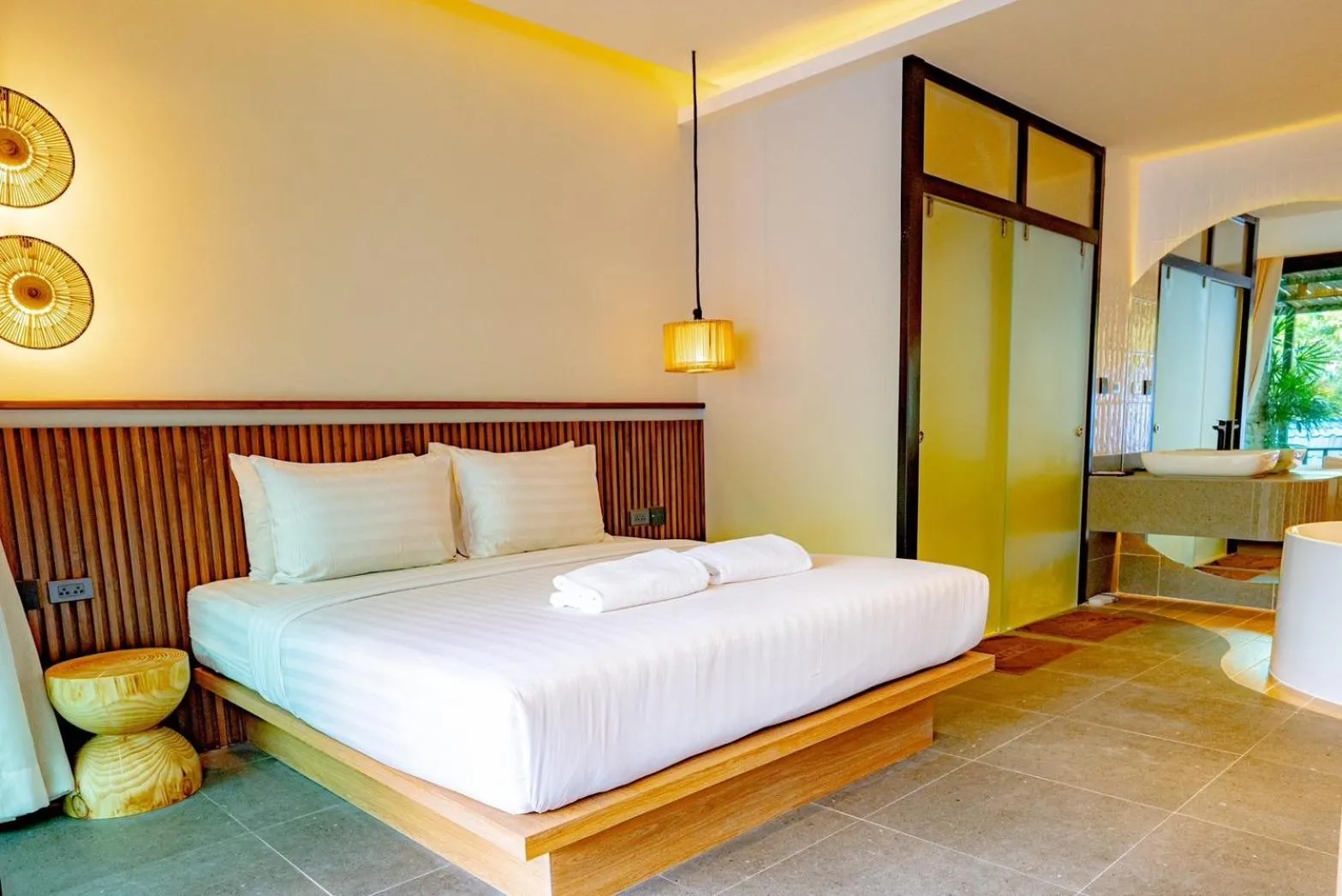 Bed in Sangthian Beach Resort