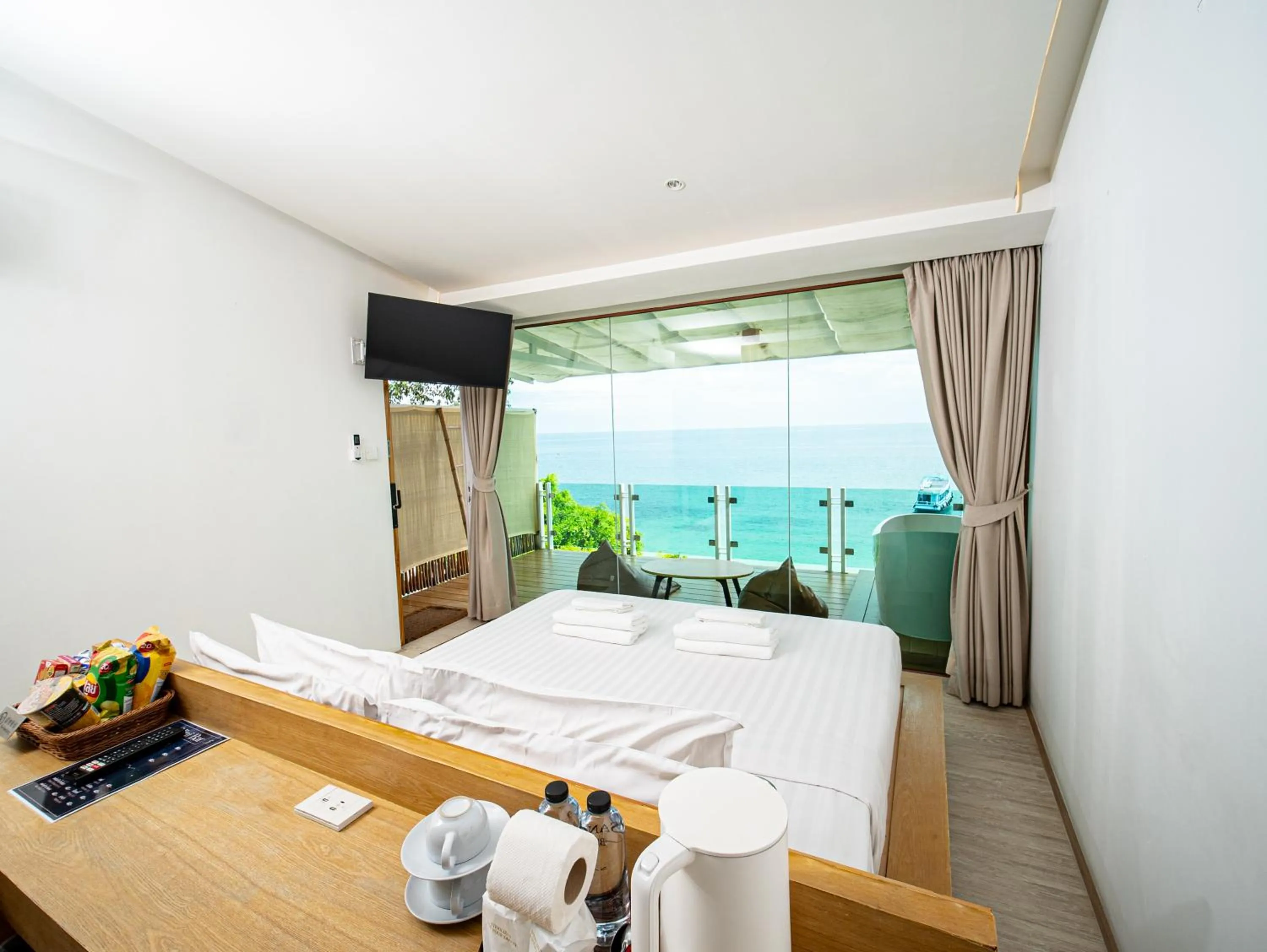 Bed in Sangthian Beach Resort