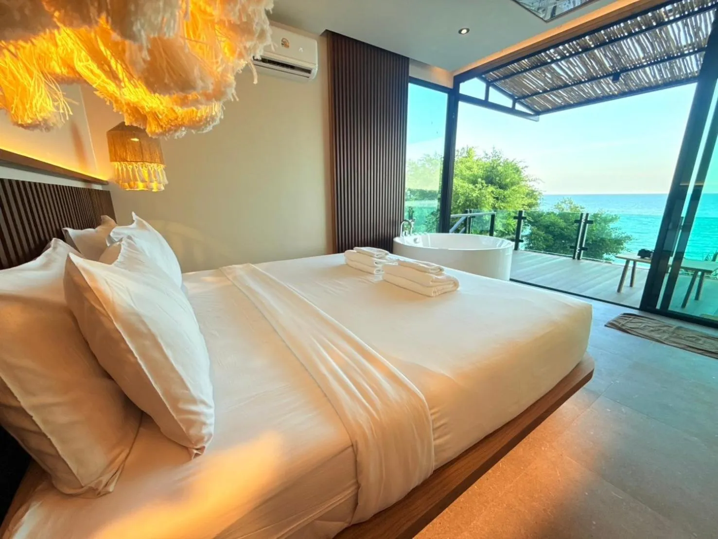 Bed in Sangthian Beach Resort
