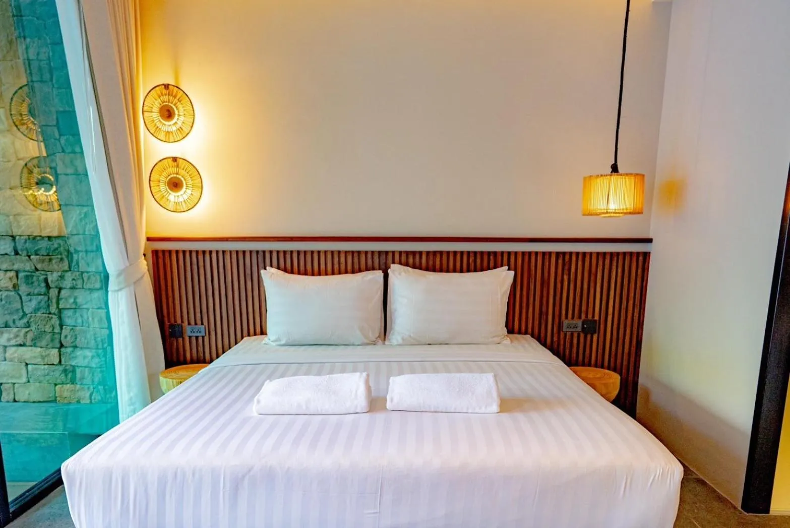 Bed in Sangthian Beach Resort