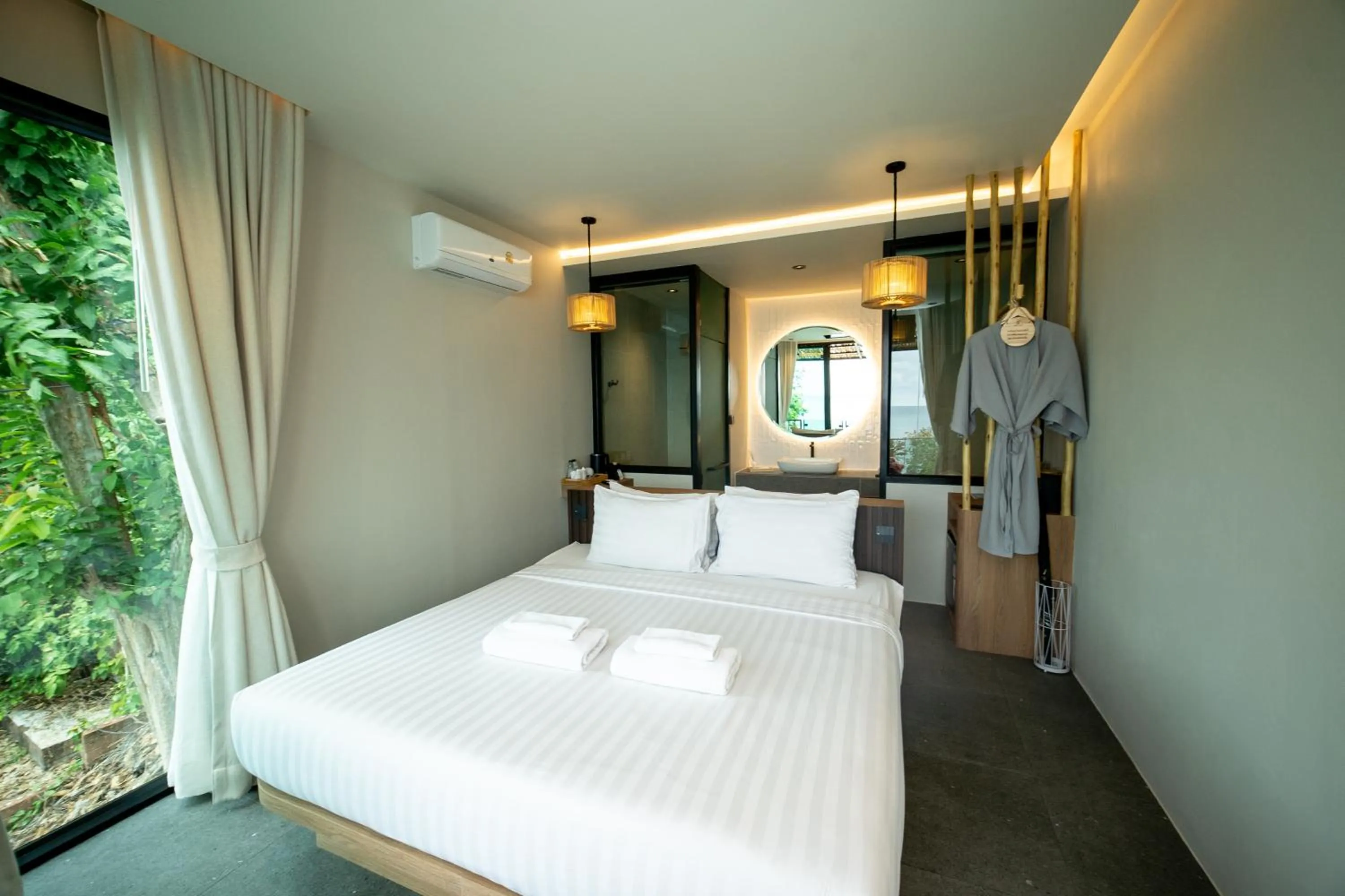 Bed in Sangthian Beach Resort