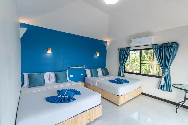 Bed in Sangthian Beach Resort