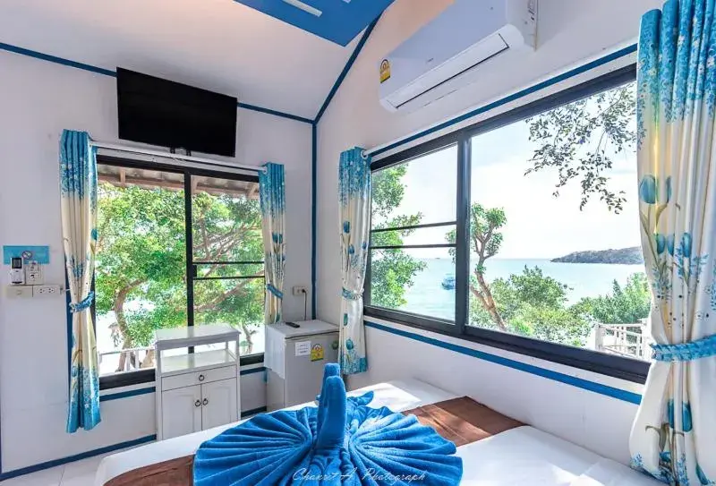 Superior Double Room with Sea View in Sangthian Beach Resort Superior Double Room with Sea View in Sangthian Beach Resort