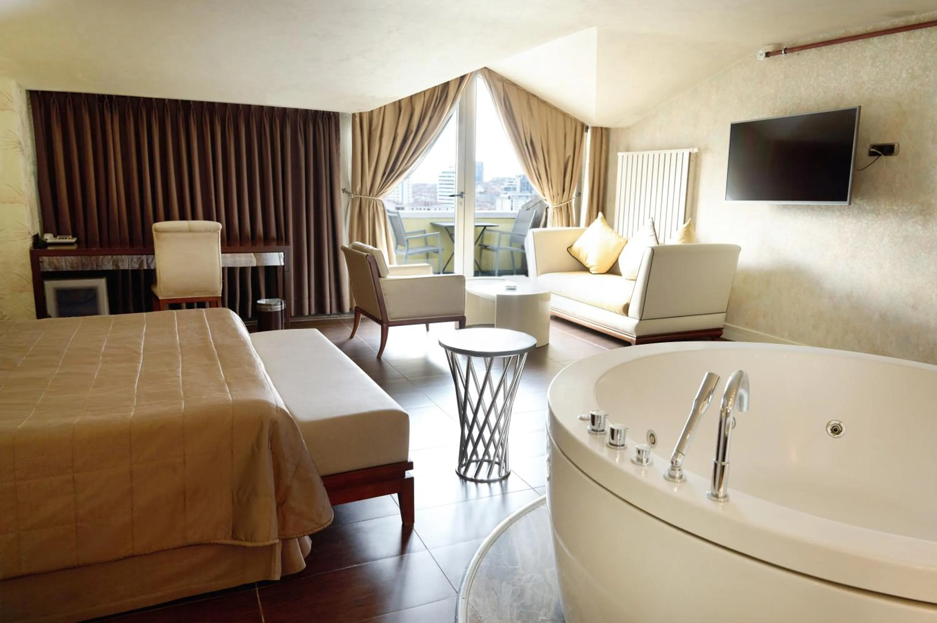 Bed in Taba Luxury Suites and Hotel