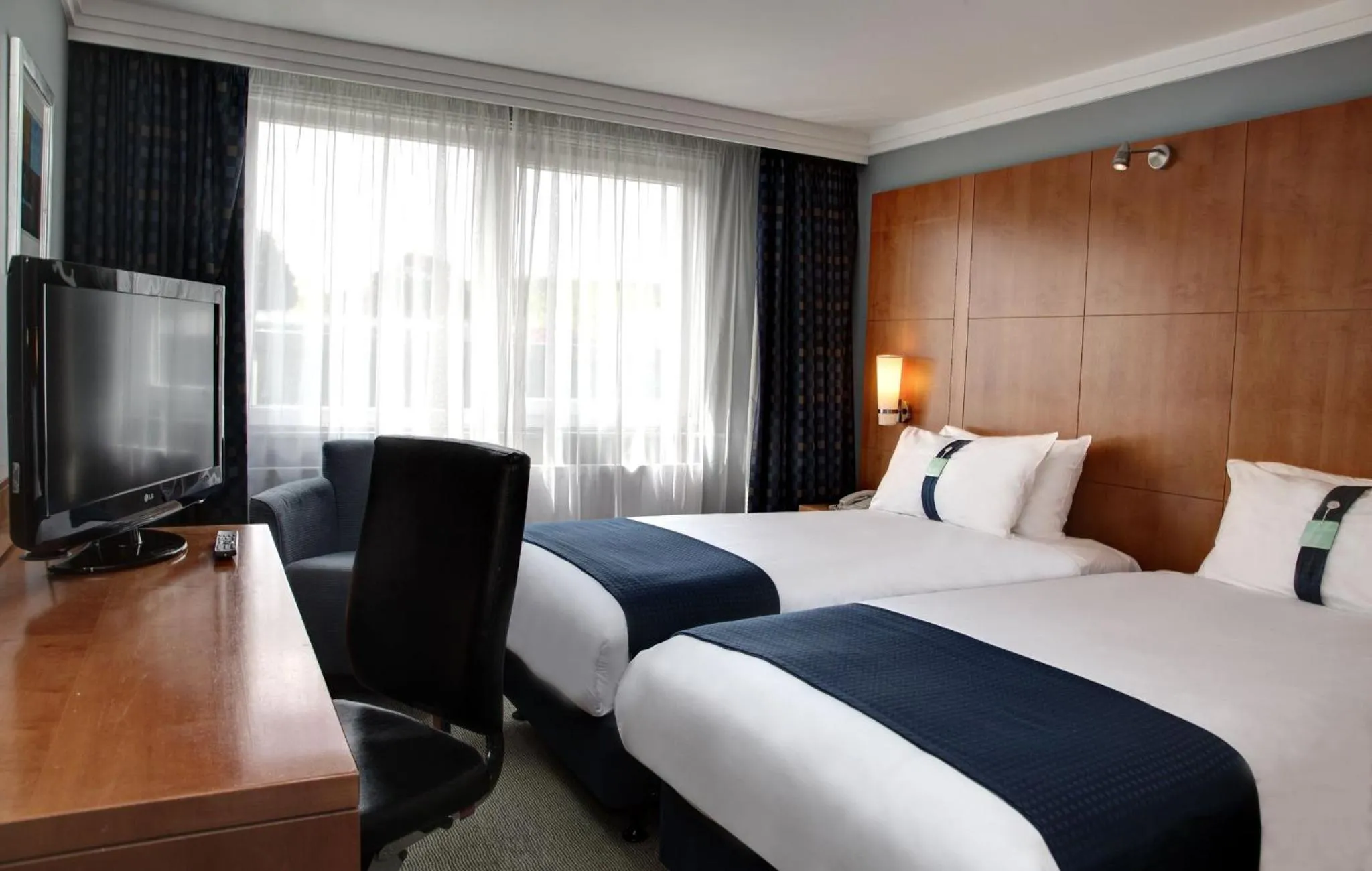 Photo of the whole room, Bed in Holiday Inn Bristol Filton by IHG