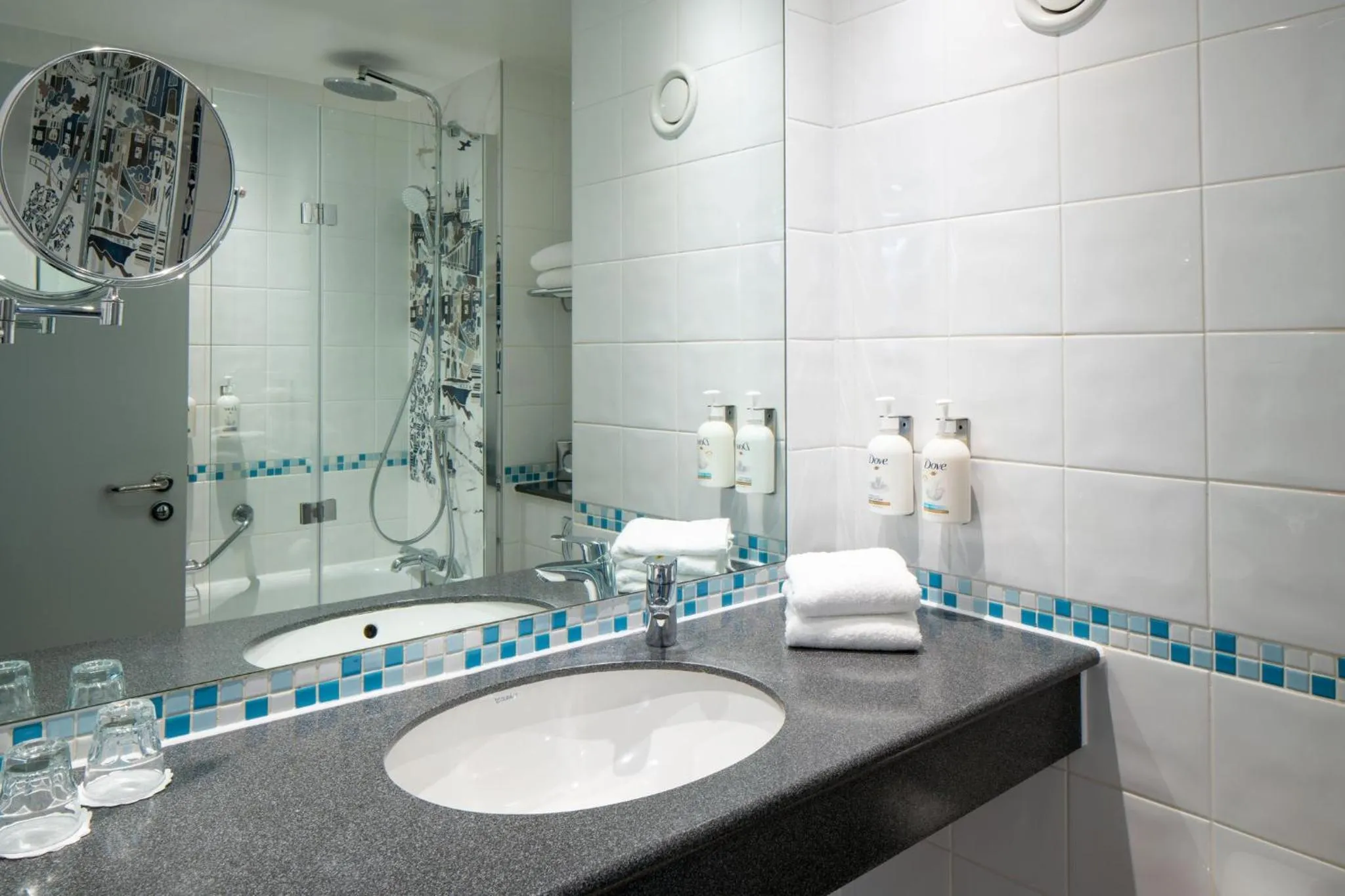 Photo of the whole room in Holiday Inn Bristol Filton by IHG