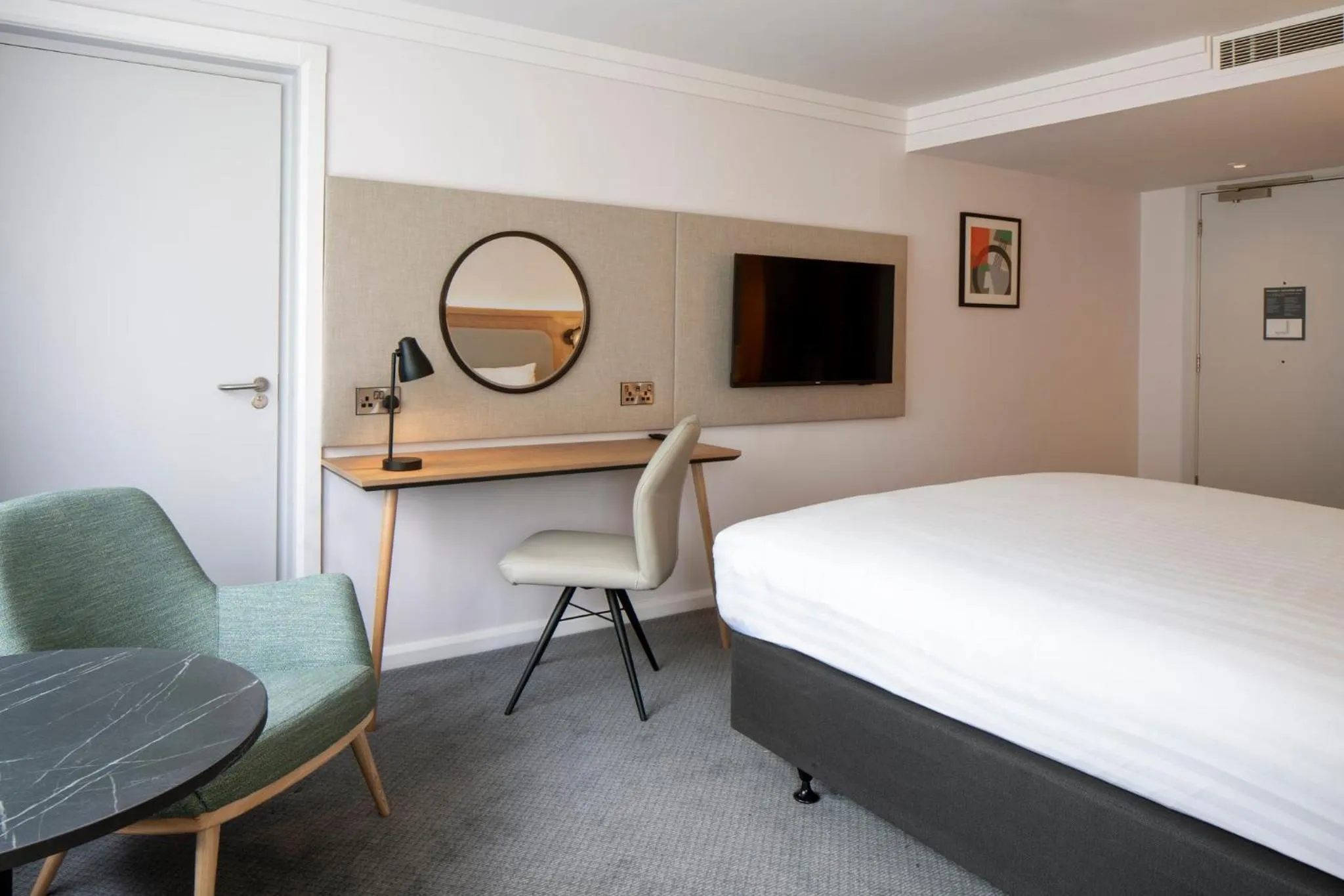 Photo of the whole room, Bed in Holiday Inn Bristol Filton by IHG