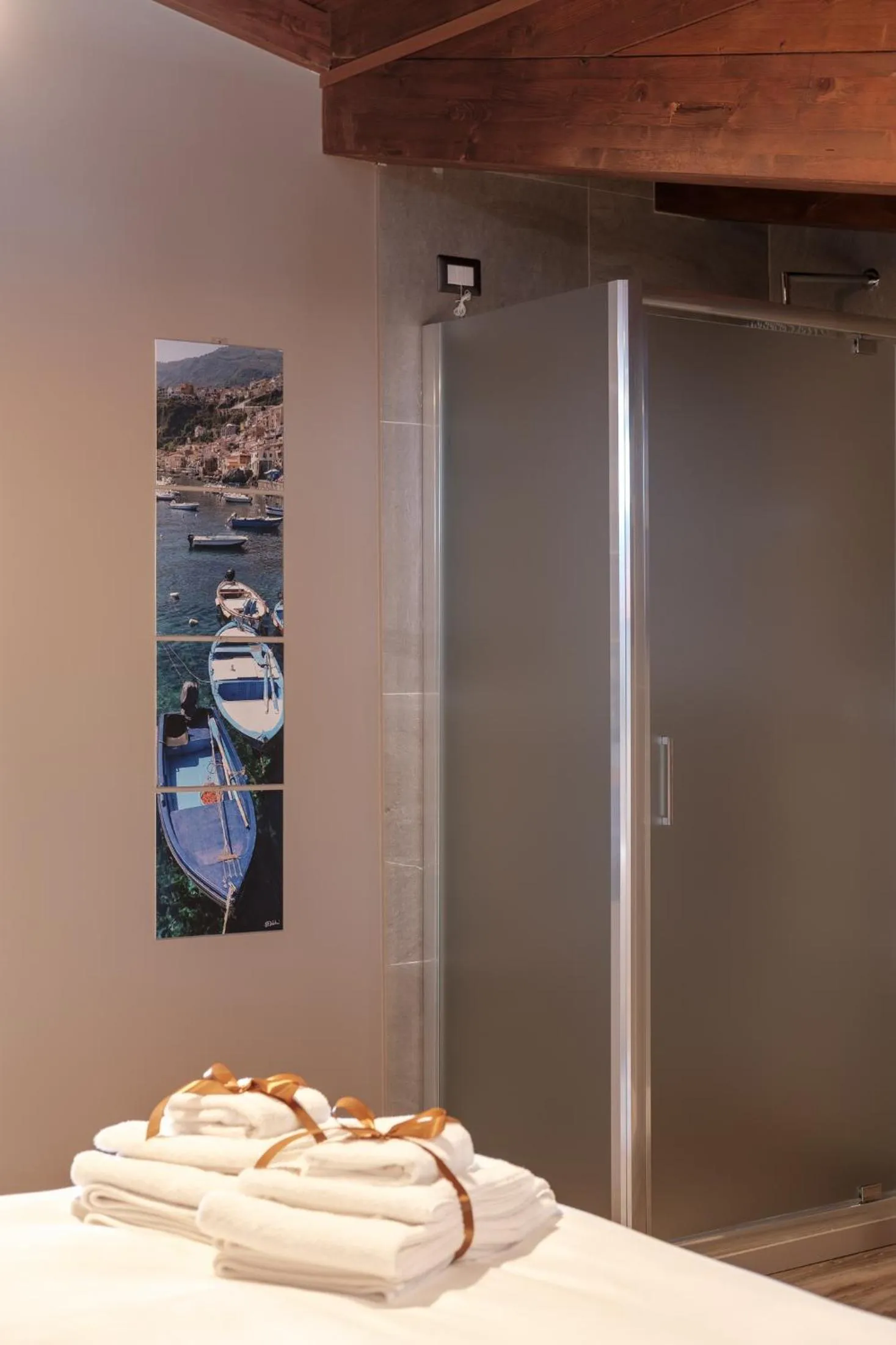 Shower in Il Casato Deluxe Rooms