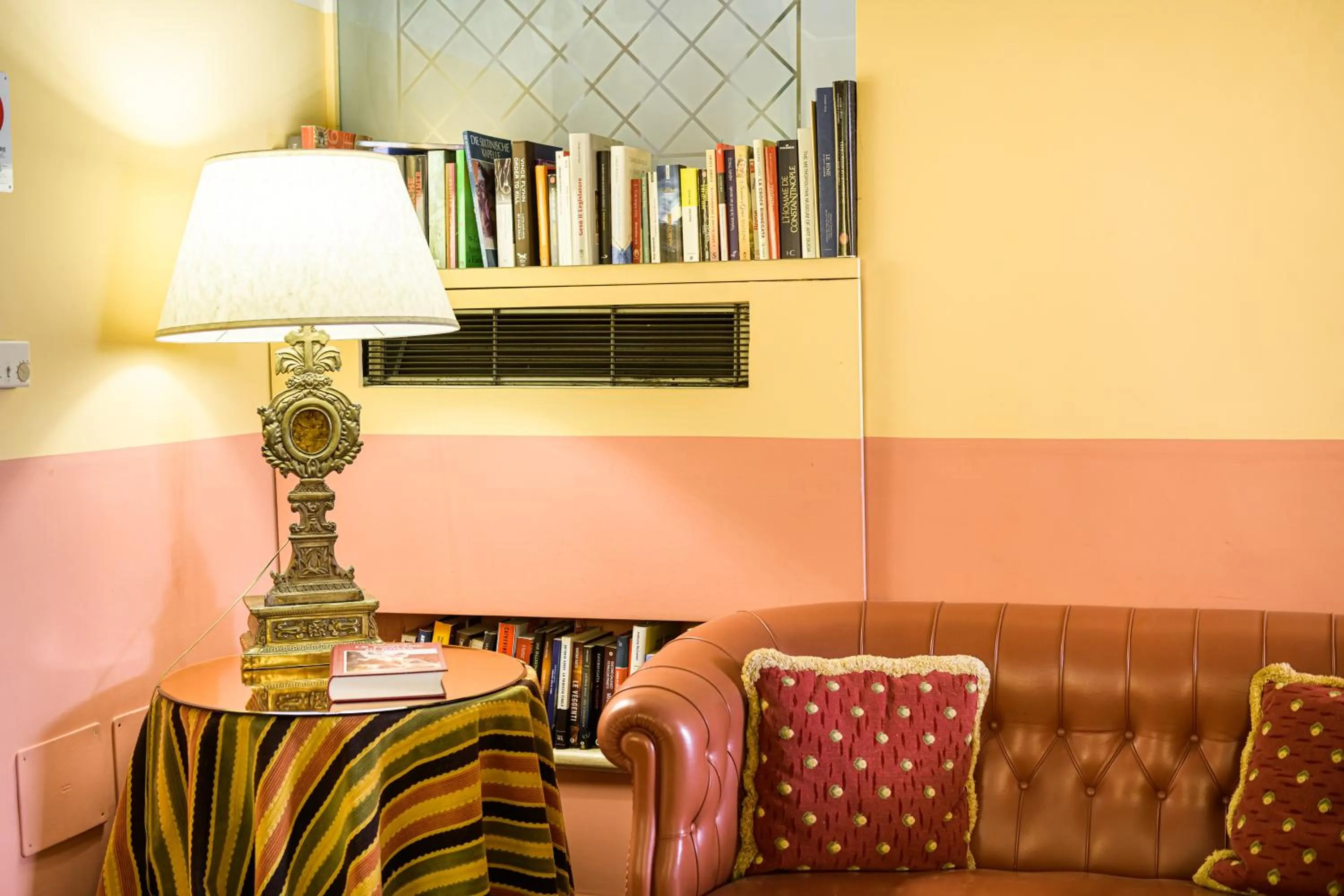 Communal lounge/ TV room in Hotel S. Anna