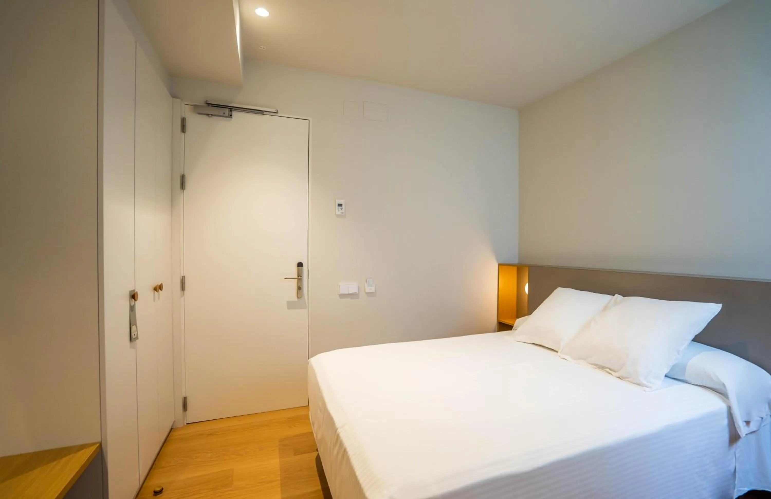 Photo of the whole room, Bed in Teide Rooms