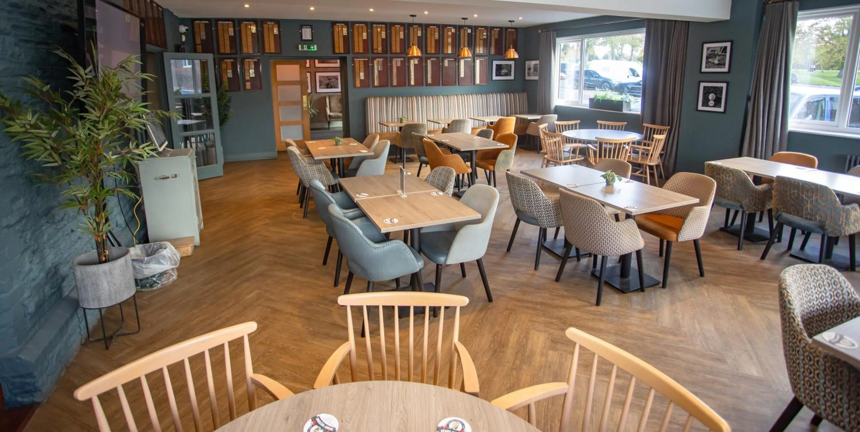 Restaurant/places to eat in Bells Hotel