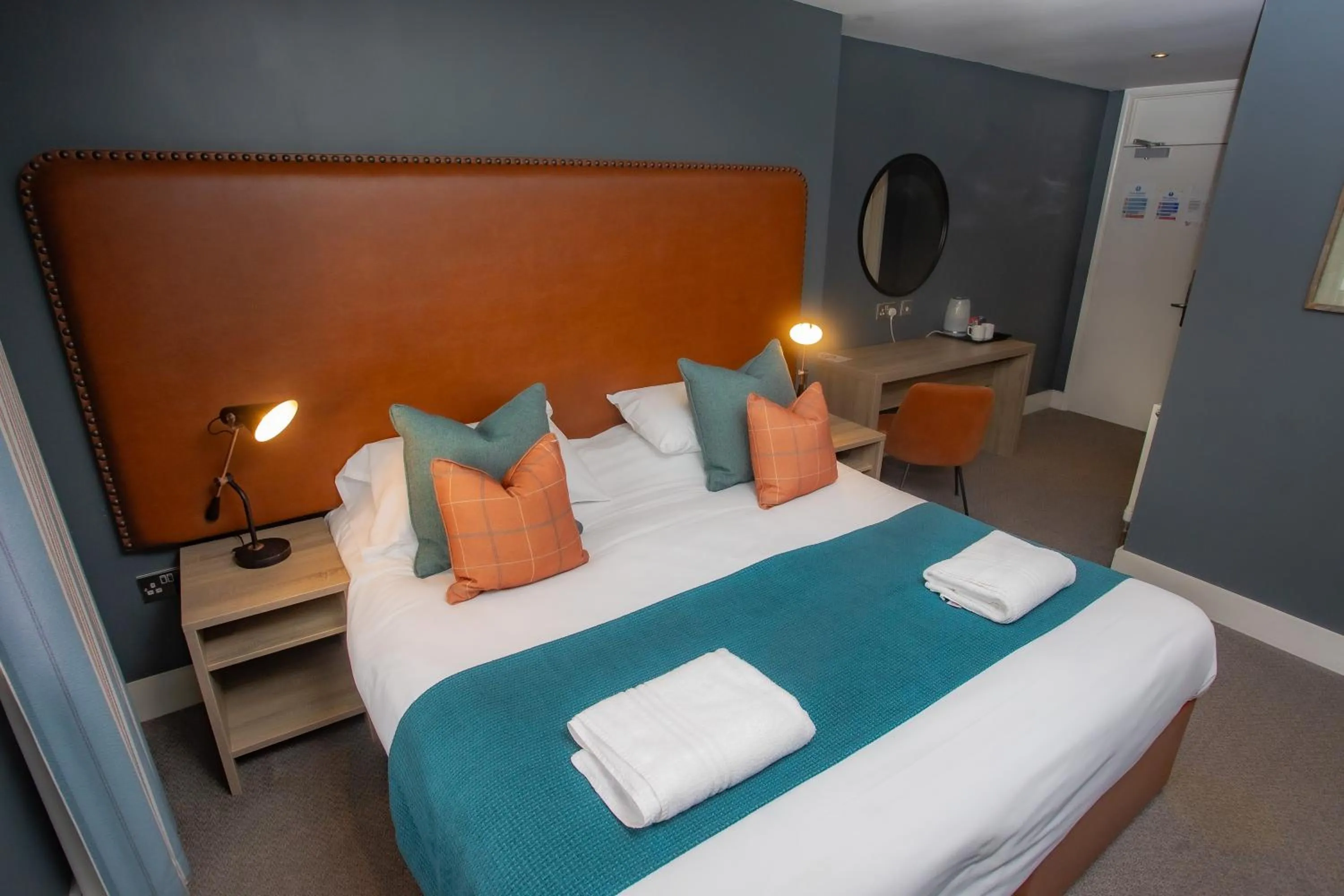 Photo of the whole room, Bed in Bells Hotel