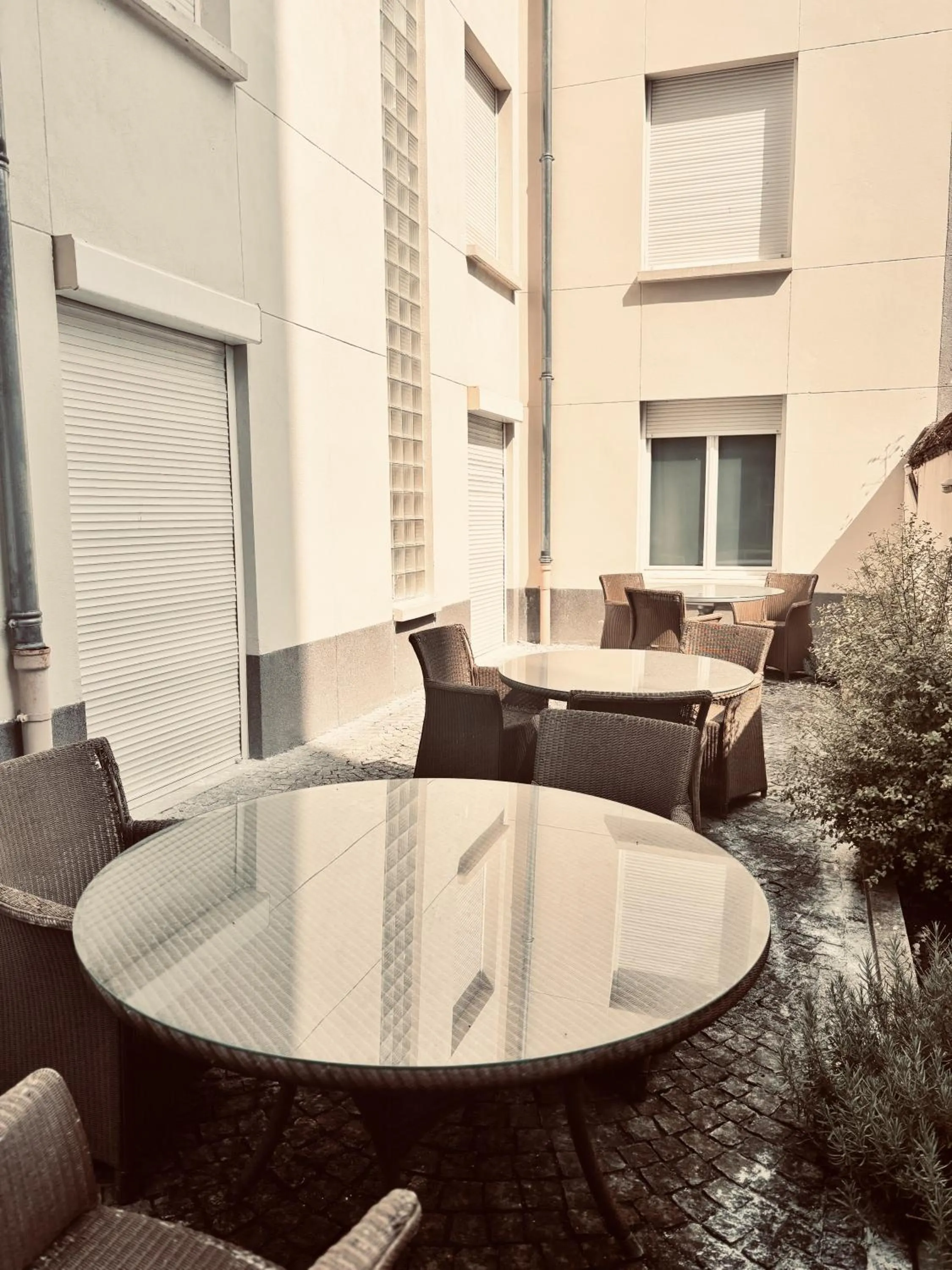 Patio in Logis Hôtel Saint Martin